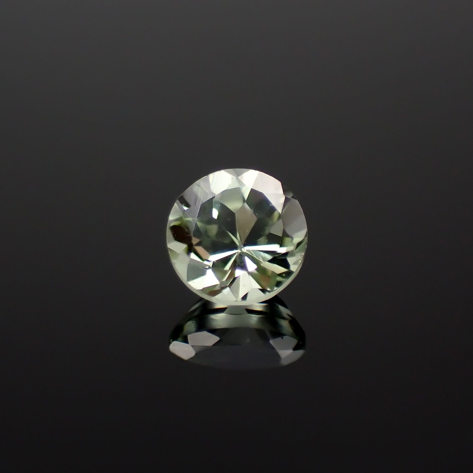 ミントガーネット タンザニア産 0.33ct[231023719]4x4mm前後