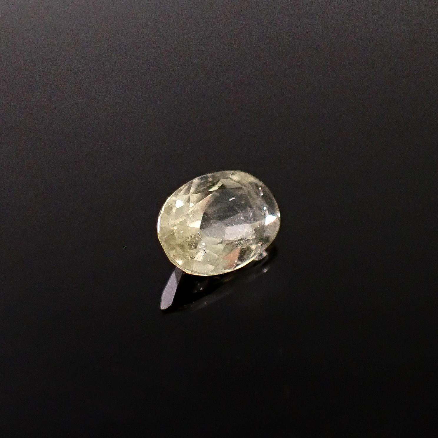 ブラジリアナイト(宝石名ブラジリアナイト)ブラジル産 識別済 0.62ct / 6.9x4.7mm前後 [260131491]