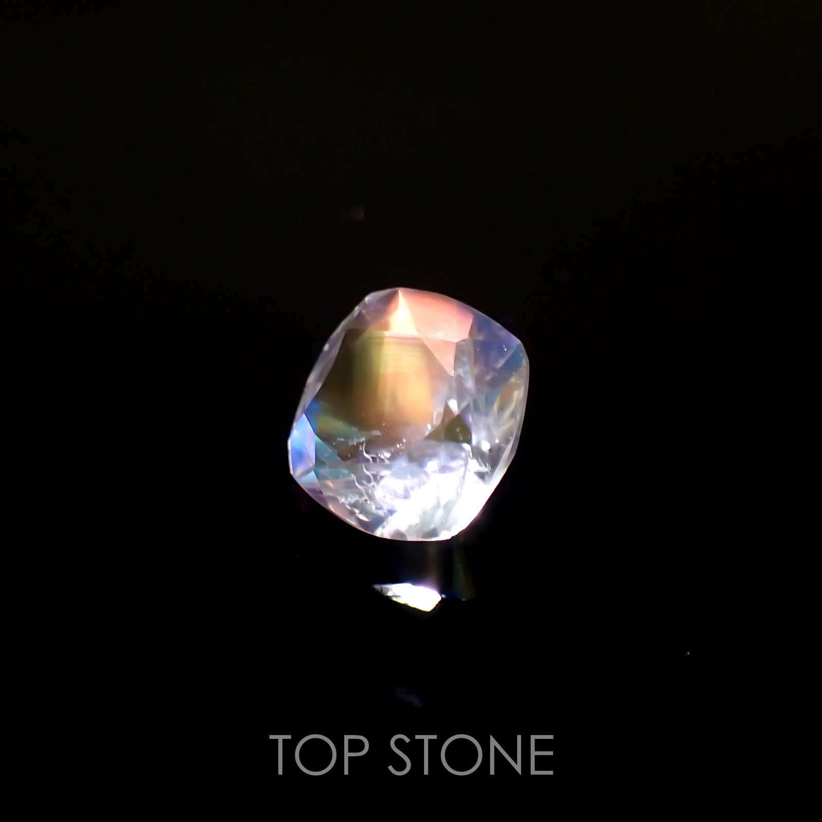 レインボームーンストーン(宝石名ラブラドライト)タンザニア産 0.94ct 識別済[220115454]6.3x6.2mm前後