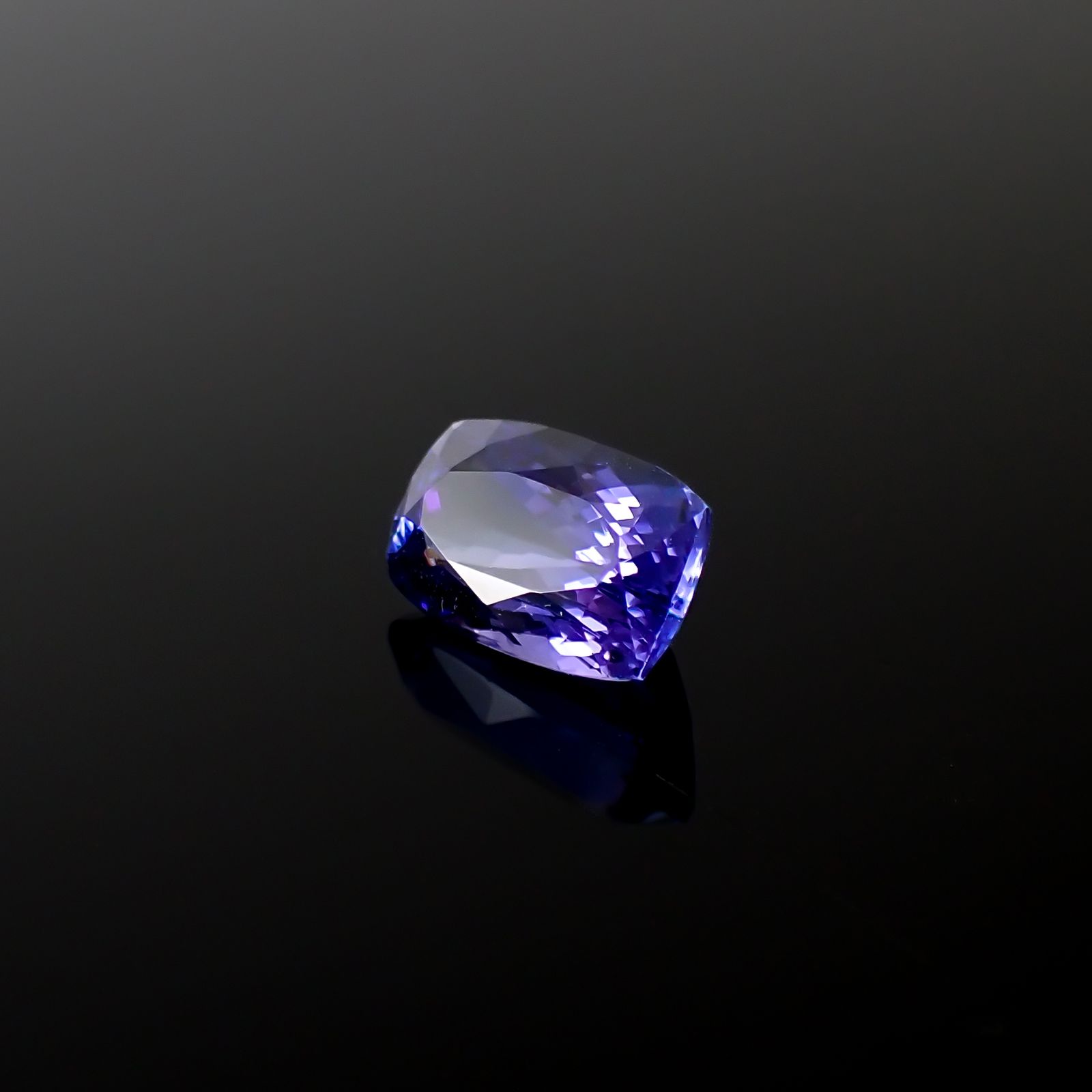 タンザナイト(宝石名タンザナイト)タンザニア産 4.40ct 識別済[240427272]11.3x7.3mm前後