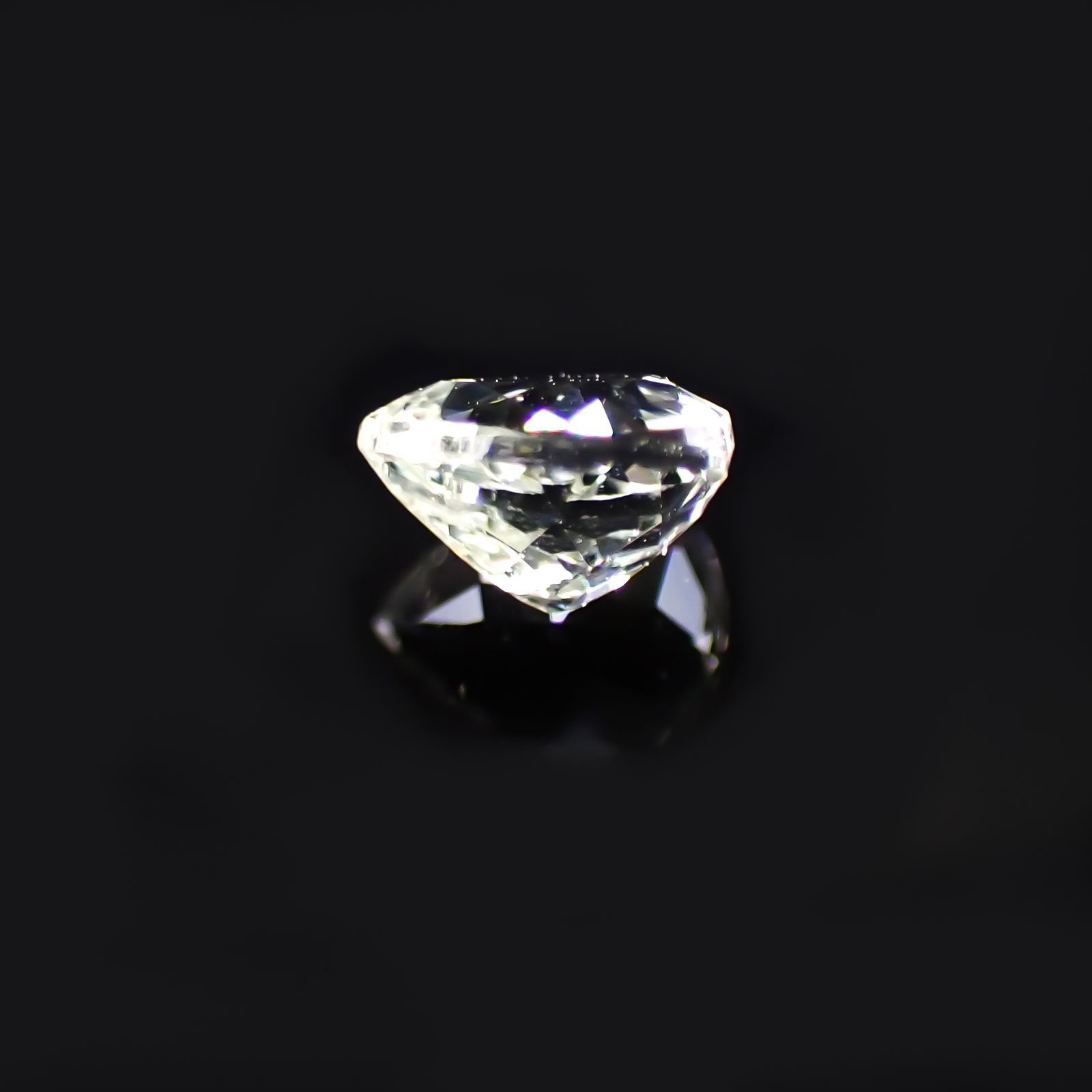 リューコガーネット(宝石名ホワイト グロッシュラー・ガーネット) ビルマ産 0.35ct 識別済[210510772]4.6×3.7mm前後