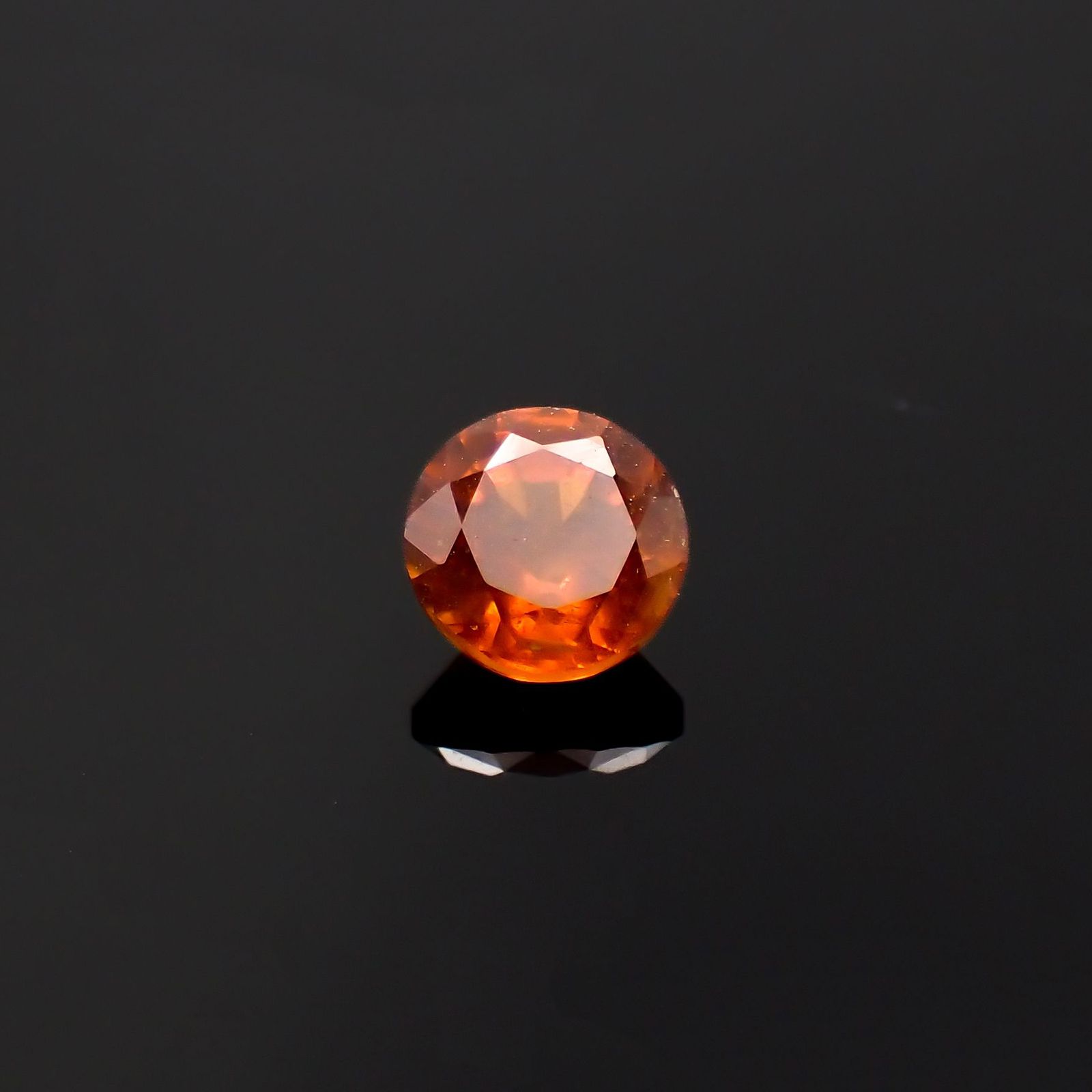 オレンジカイヤナイト ネパール産 0.82ct[230220588]5.2x5.2mm前後