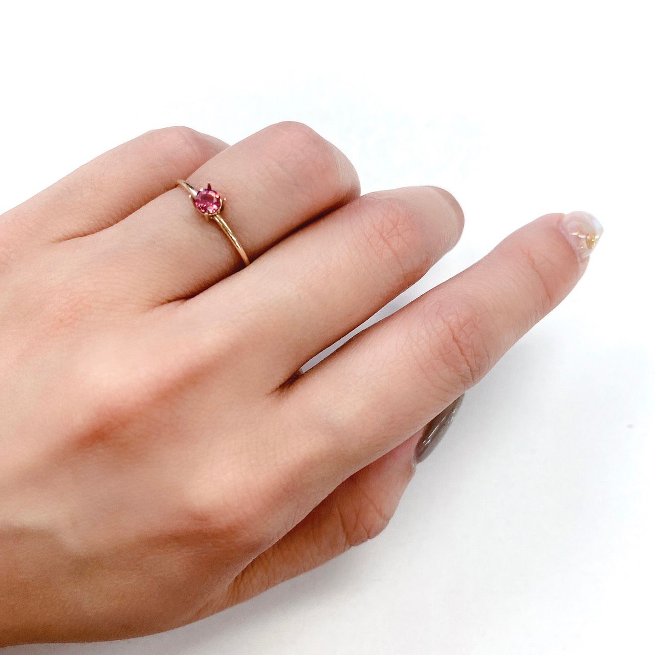ホットピンクスピネル タンザニア産 ルース 0.2ct[210510854]3.5×3.4mm前後