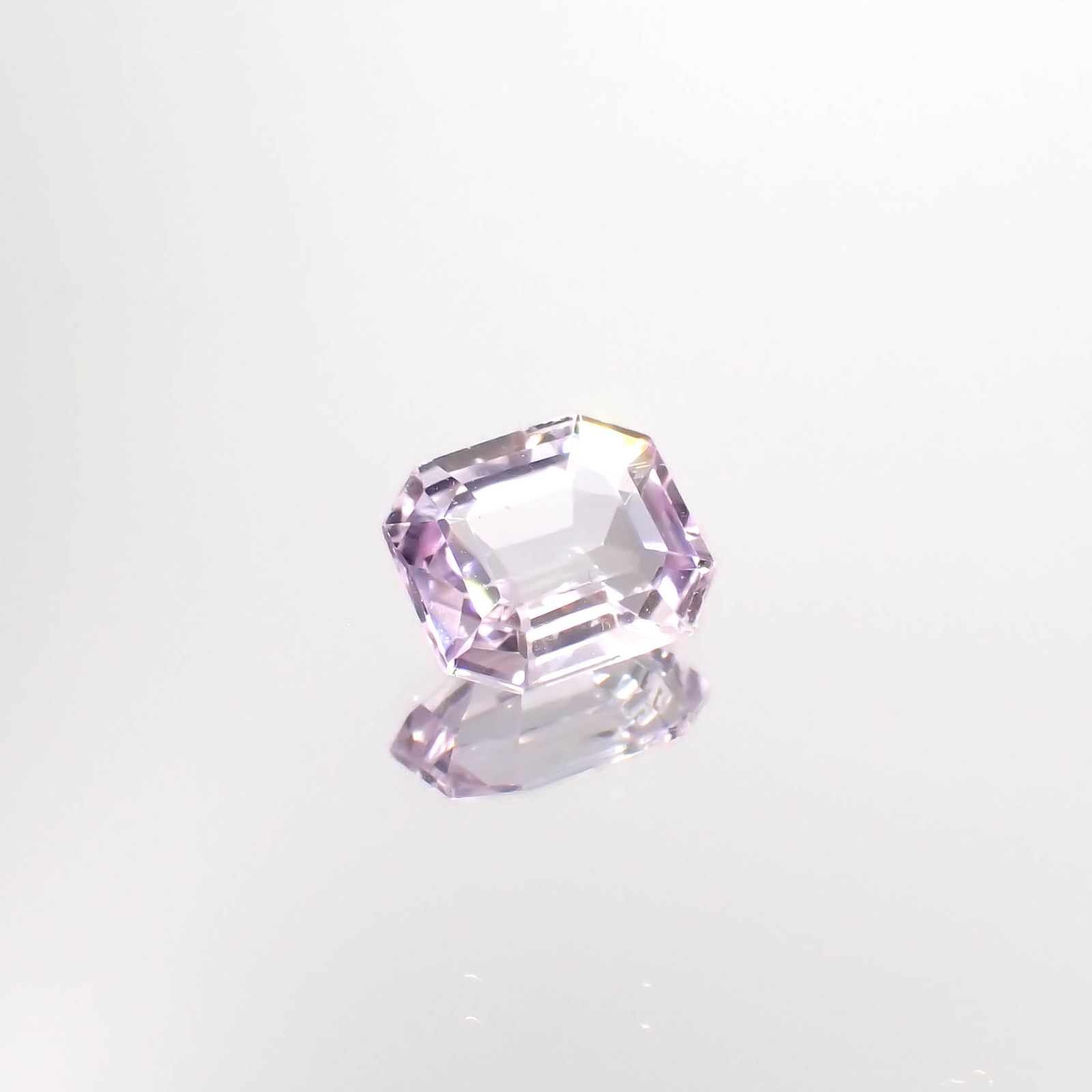 クンツァイト アフガニスタン産 3.27ct[230722931]9.9x8.3mm前後