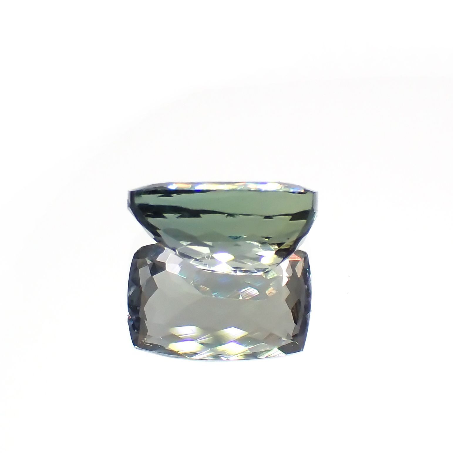 バイカラータンザナイト(宝石名ゾイサイト)タンザニア産 2.67ct 識別済[221119002]9.7x6.4mm前後
