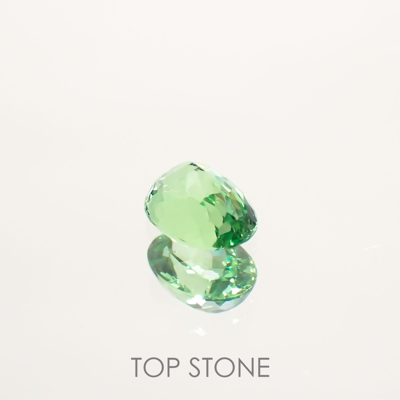 ミントガーネット(宝石名グリーン グロッシュラー・ガーネット) タンザニア産 0.52ct 識別済[210711925]5×4mm前後