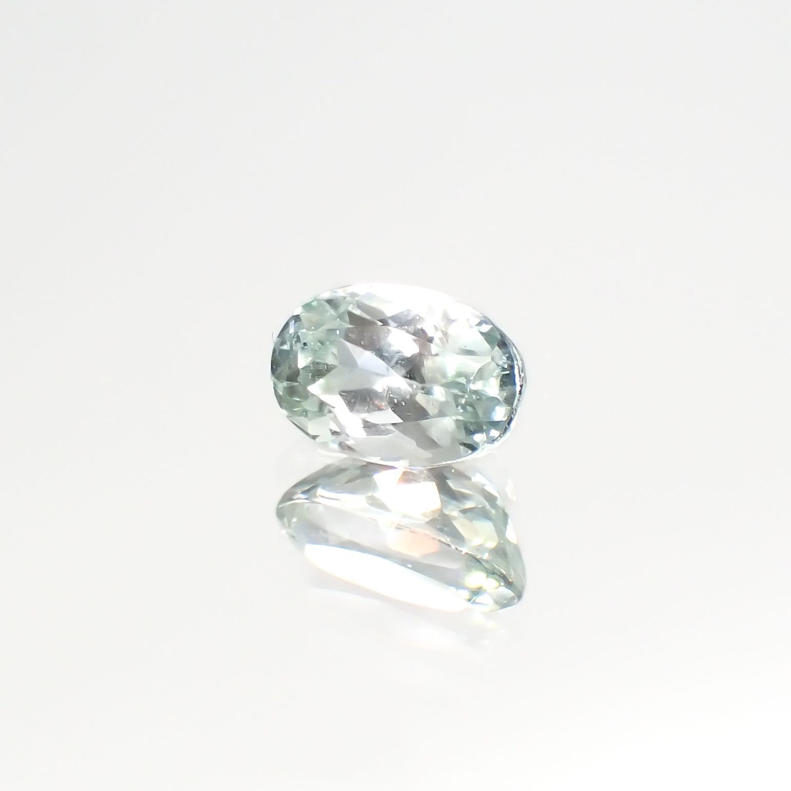ユークレース(宝石名ユークレース)コロンビア産 1.216ct ソ付(彩珠)[220616448]7.9x5.1mm前後