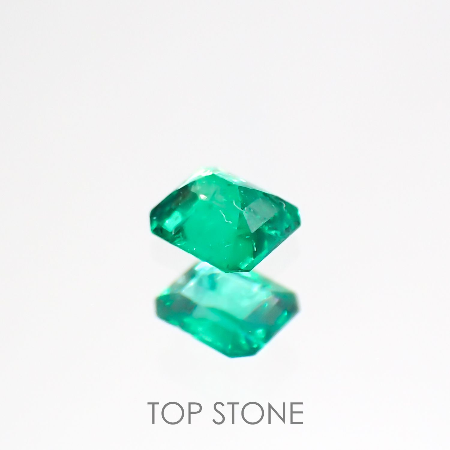 エメラルド(宝石名エメラルド) コロンビア産 0.085ct 識別済[201912838]2.9×2.5mm前後