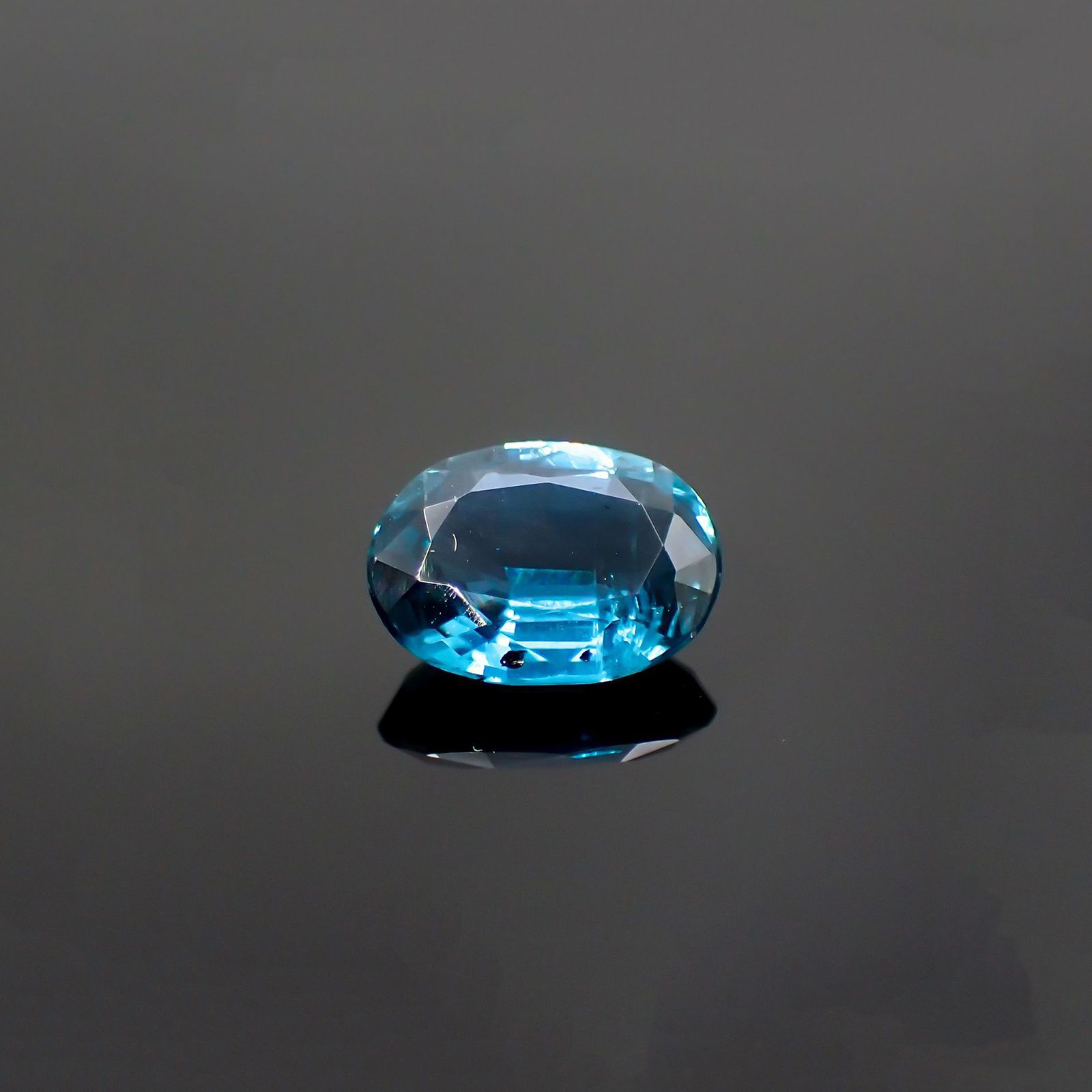 オーシャンブルーカイヤナイト(宝石名カイヤナイト) インド・オリッサ州産 2.04ct 識別済[210912365]8.7×6.8mm前後