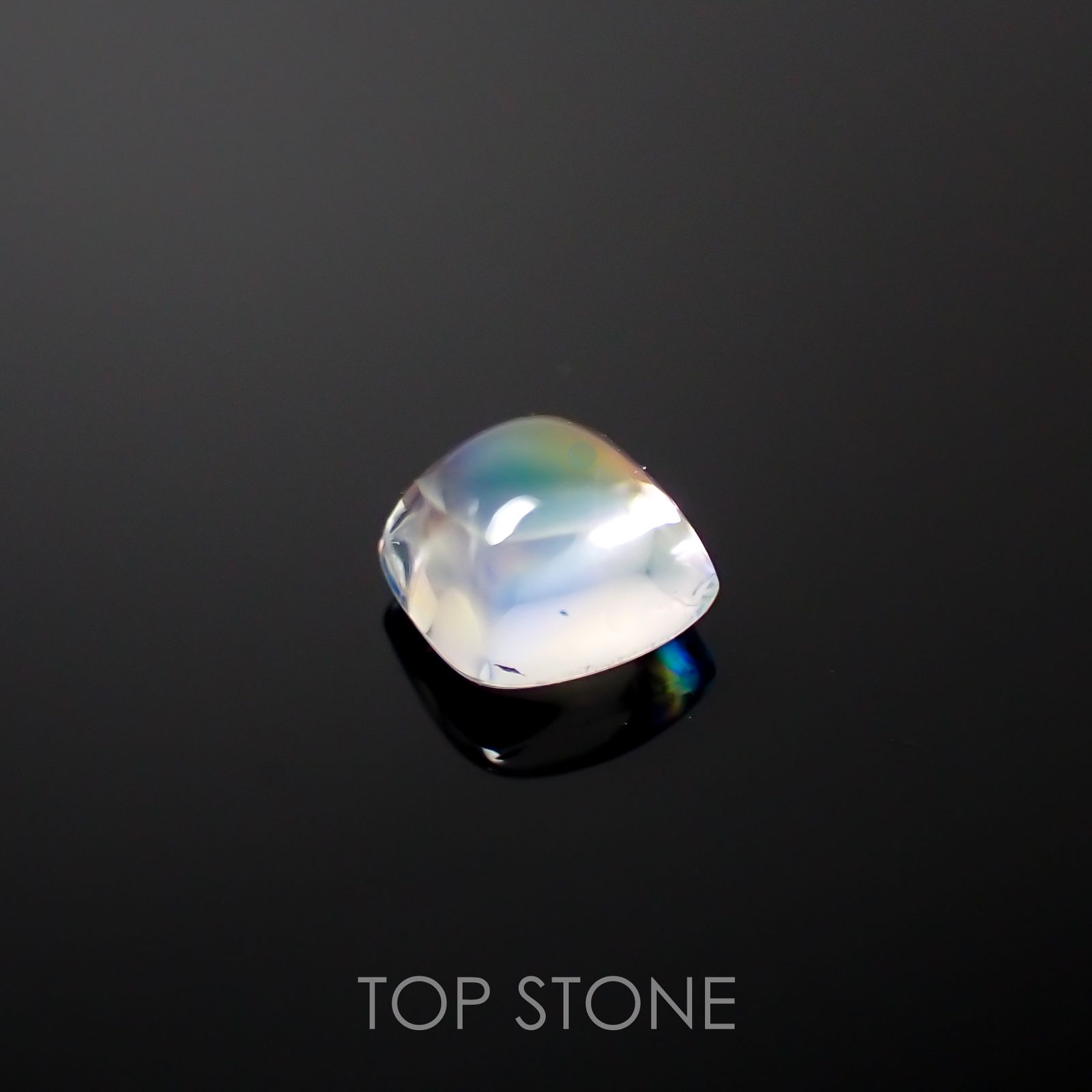 ◇バフカット◇レインボームーンストーン(宝石名ラブラドライト)マダガスカル産 0.79ct 識別済[220515910]5.2x5.3mm前後