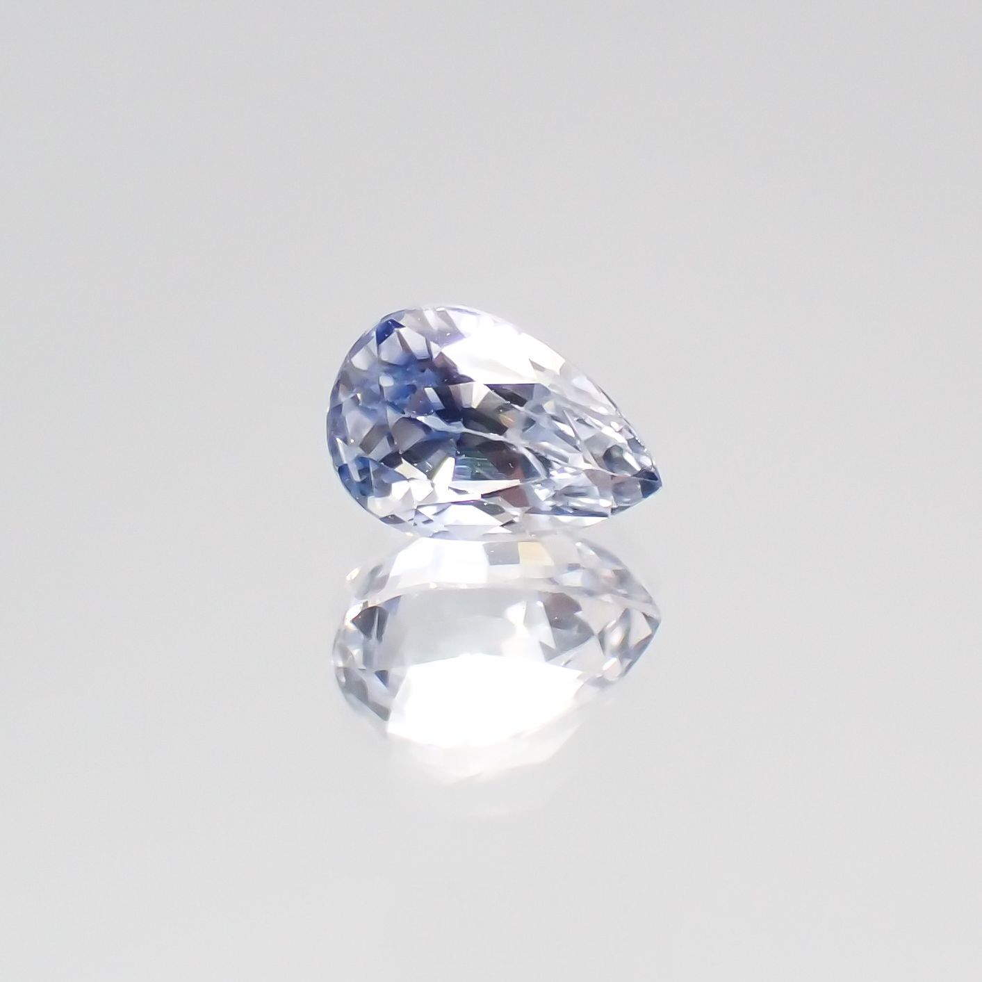 アイスブルーサファイア スリランカ・マダガスカル産 ルース 0.48ct[210611163]5×3.4mm前後