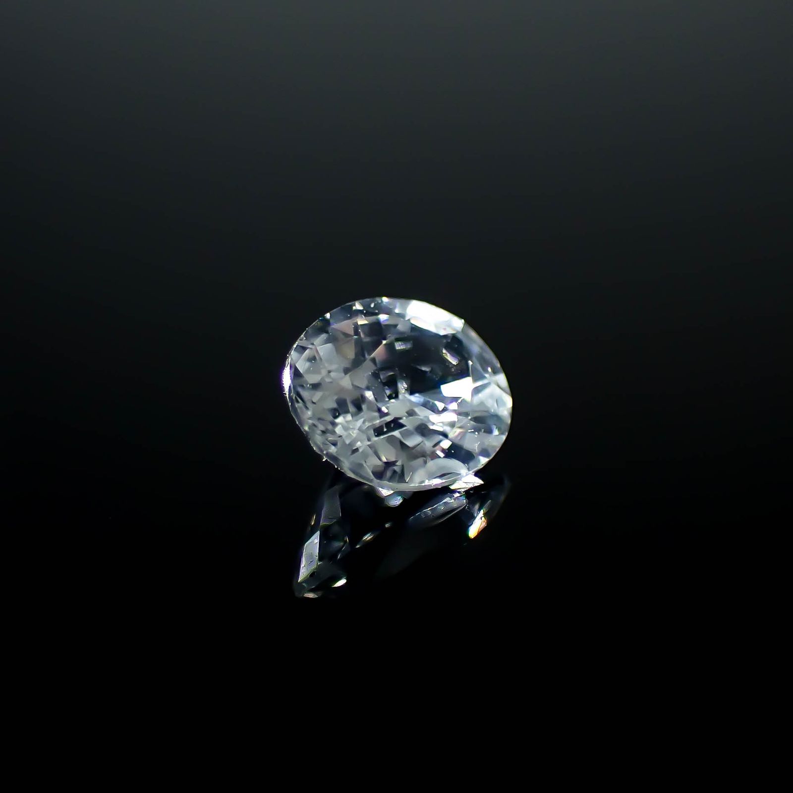 カラーレスサファイア スリランカ産 0.45ct [250830973]5x4mm前後