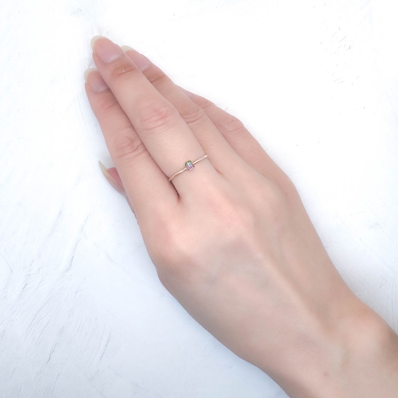 パーティカラーパライバトルマリン 非加熱(宝石名トルマリン/別名パライバ・トルマリン)ブラジル産 GIA鑑付 0.12ct / 3.32x2.2mm前後 [251031287]