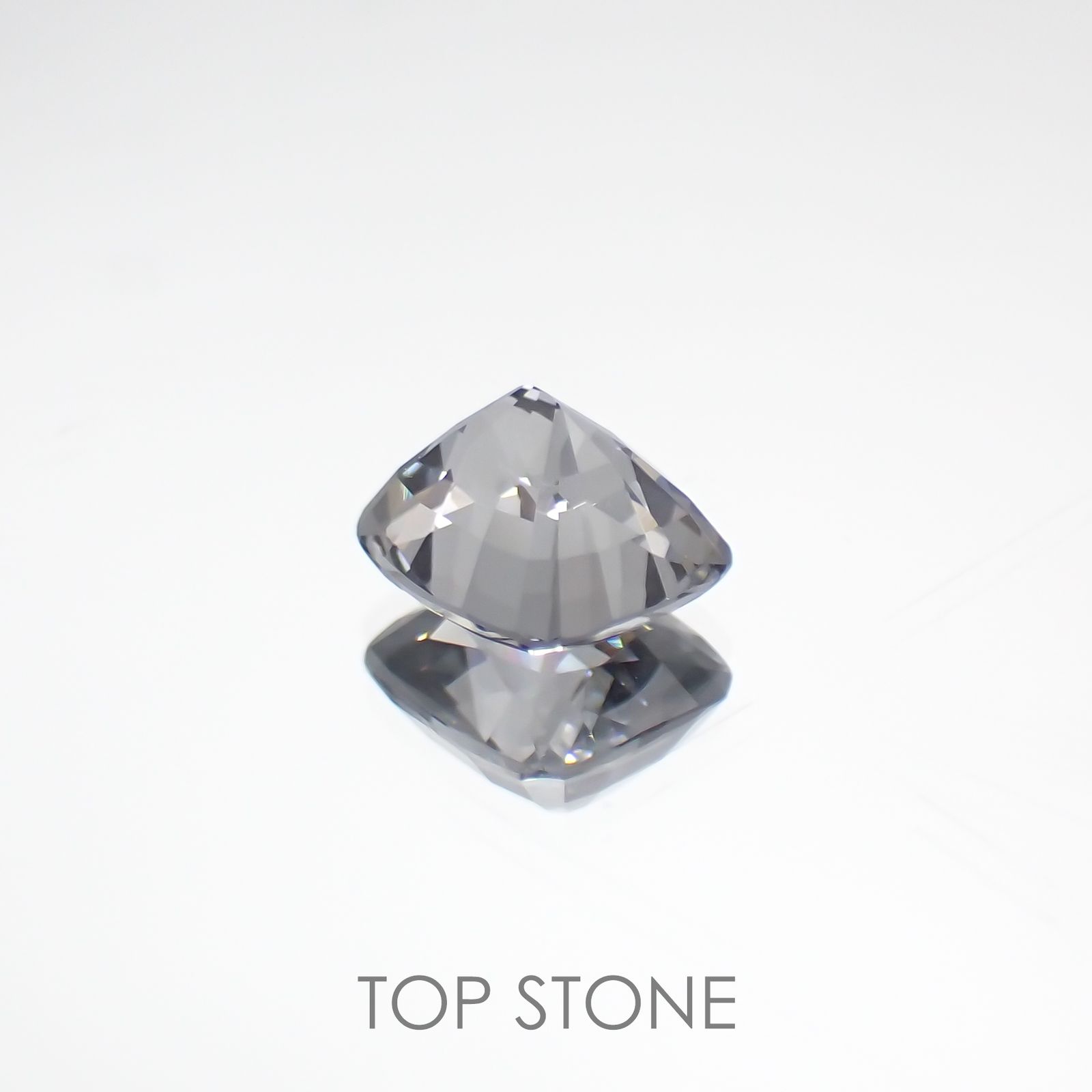 プラチナスピネル(宝石名スピネル) ビルマ産 1.330ct ソ付(彩珠)[210611366]6.6×5.8mm前後
