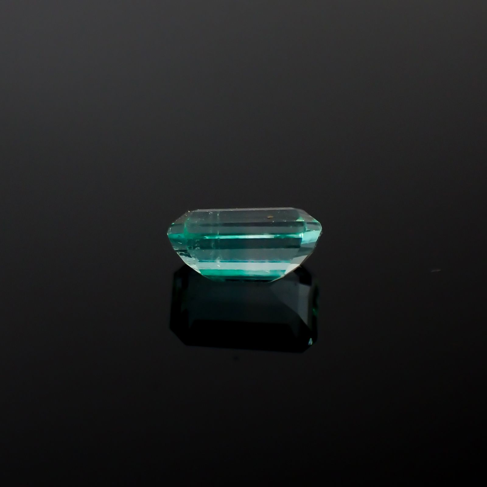 パステルカラーエメラルド コロンビア産 0.49ct[240225961]5.7x3.6mm前後