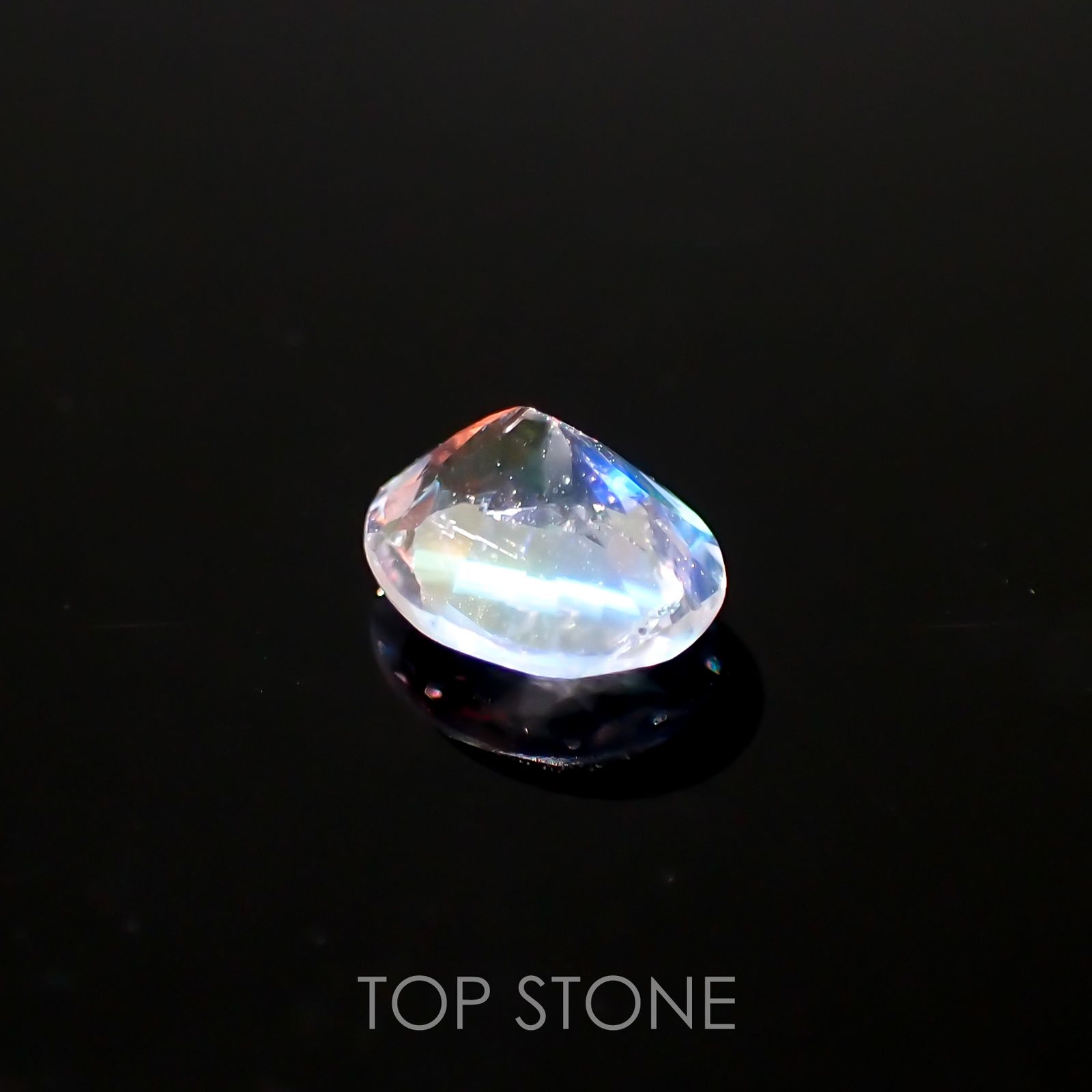 レインボームーンストーン(宝石名ラブラドライト)タンザニア産 0.73ct 識別済[220115457]6.7x5.6mm前後