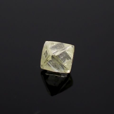 ソーヤブルダイヤモンド 原石(トライゴンあり/Trigon) ※通し穴あり(宝石名ダイアモンド) 0.30ct 識別済[230923458]4.1x4.1mm前後