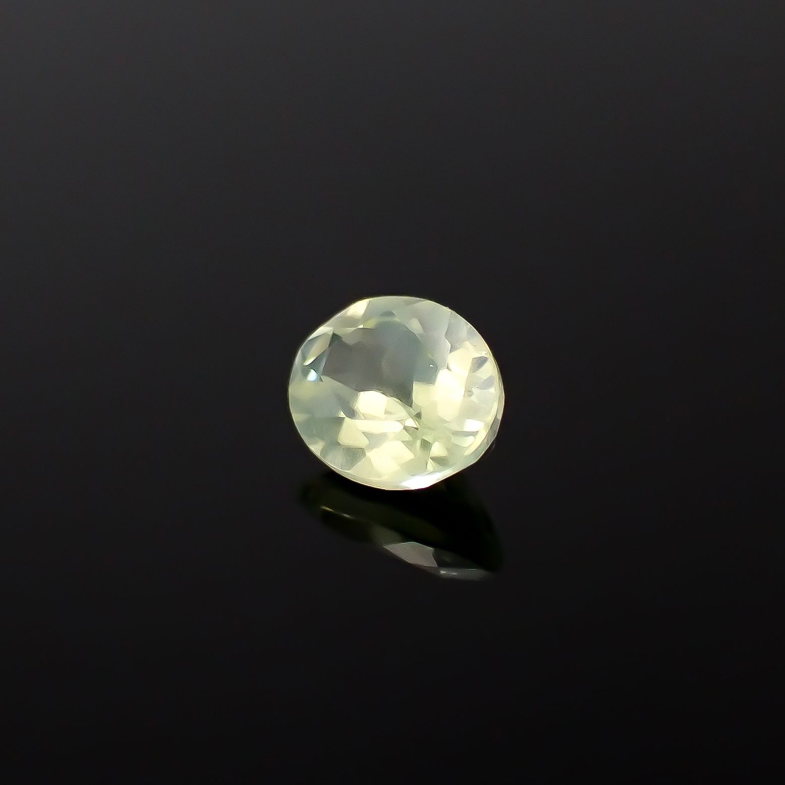クリソベリルキャッツアイ スリランカ産 0.43ct [250329926]5.1x4.1mm前後