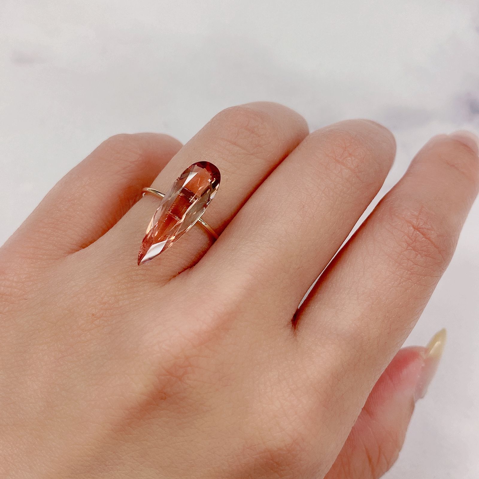 オレゴンサンストーン(宝石名ラブラドライト・サンストーン) アメリカ・オレゴン州産 3.393ct ソ付(彩珠)[20073674]20.7×6.9mm前後