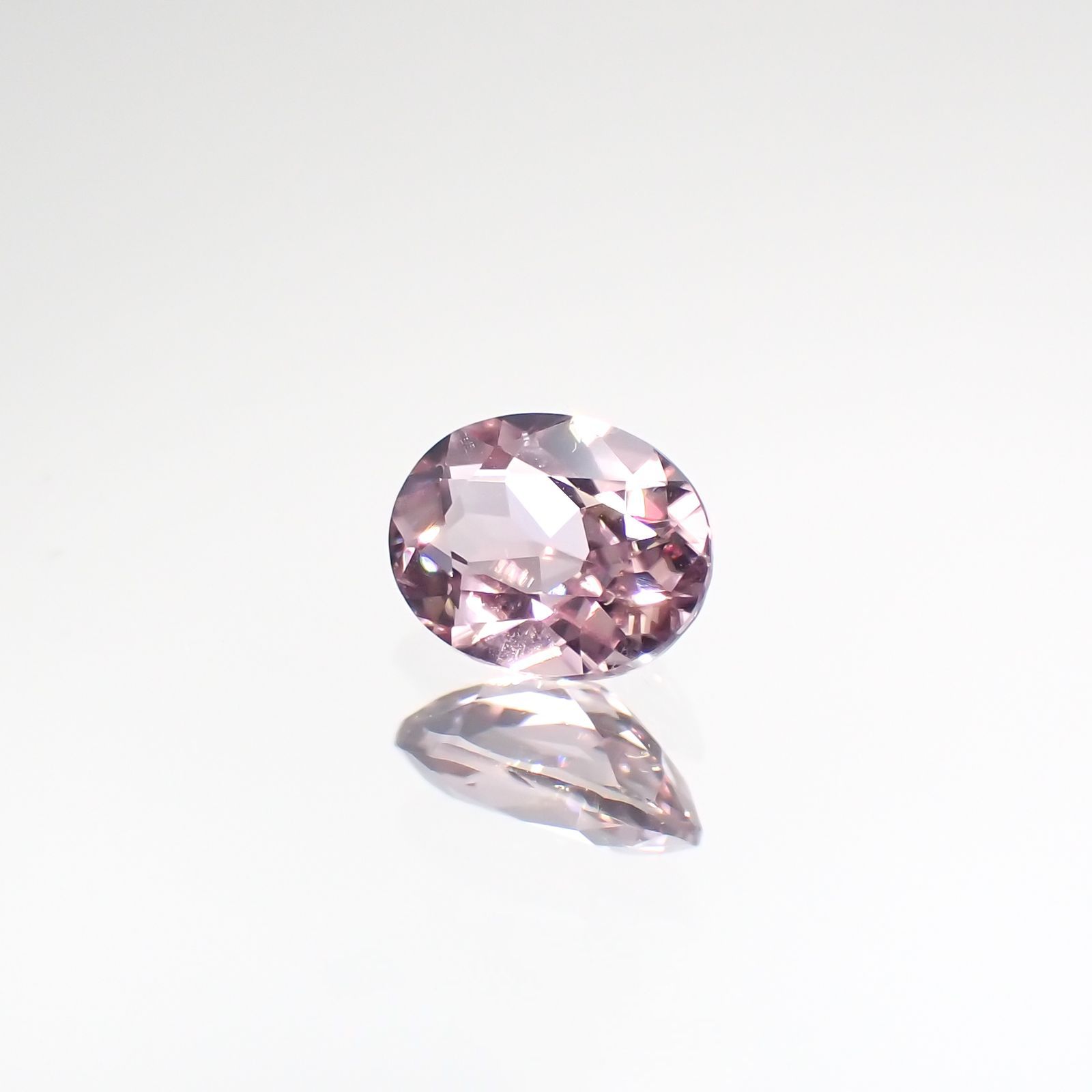 ピンクダイアスポア(宝石名ダイアスポア) アフガニスタン産 0.38ct 識別済[210812434]5.2×4mm前後