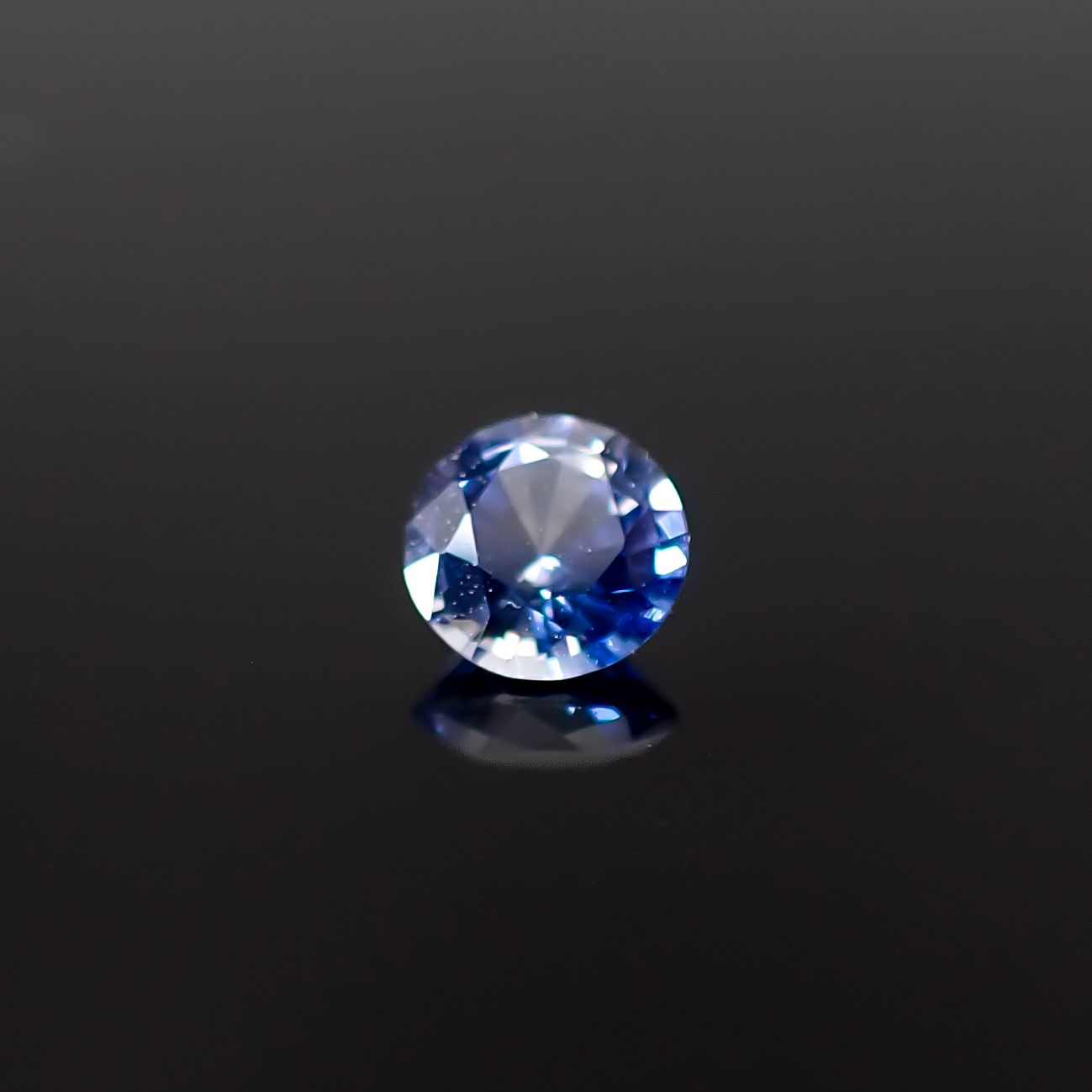 アイスブルーサファイア スリランカ産 0.26ct [250129732]3.9x3.9mm前後
