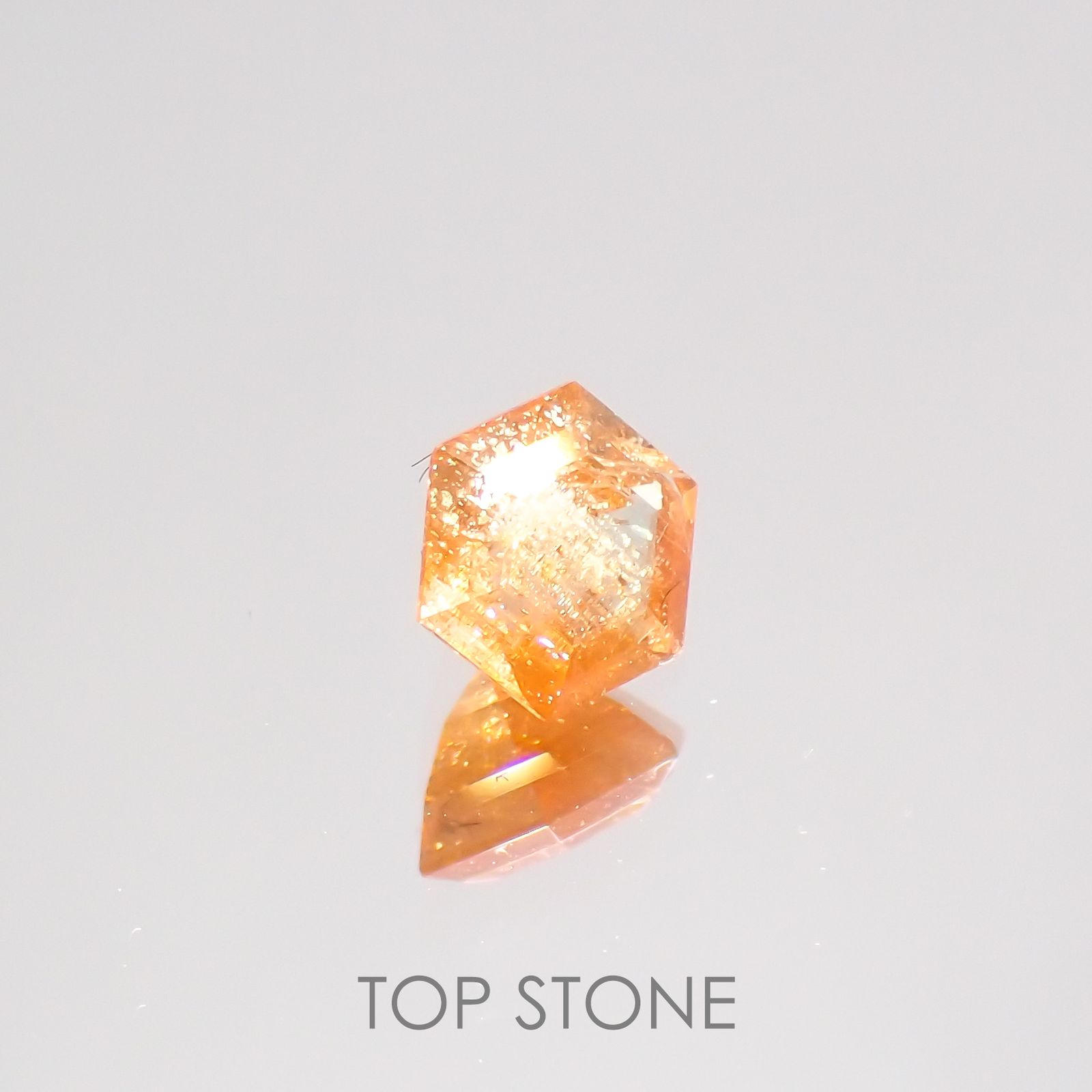 ◇ヘキサゴンカット◇イリュージョンサンストーン インド産 0.54ct[220115489]4.9x4.9mm前後