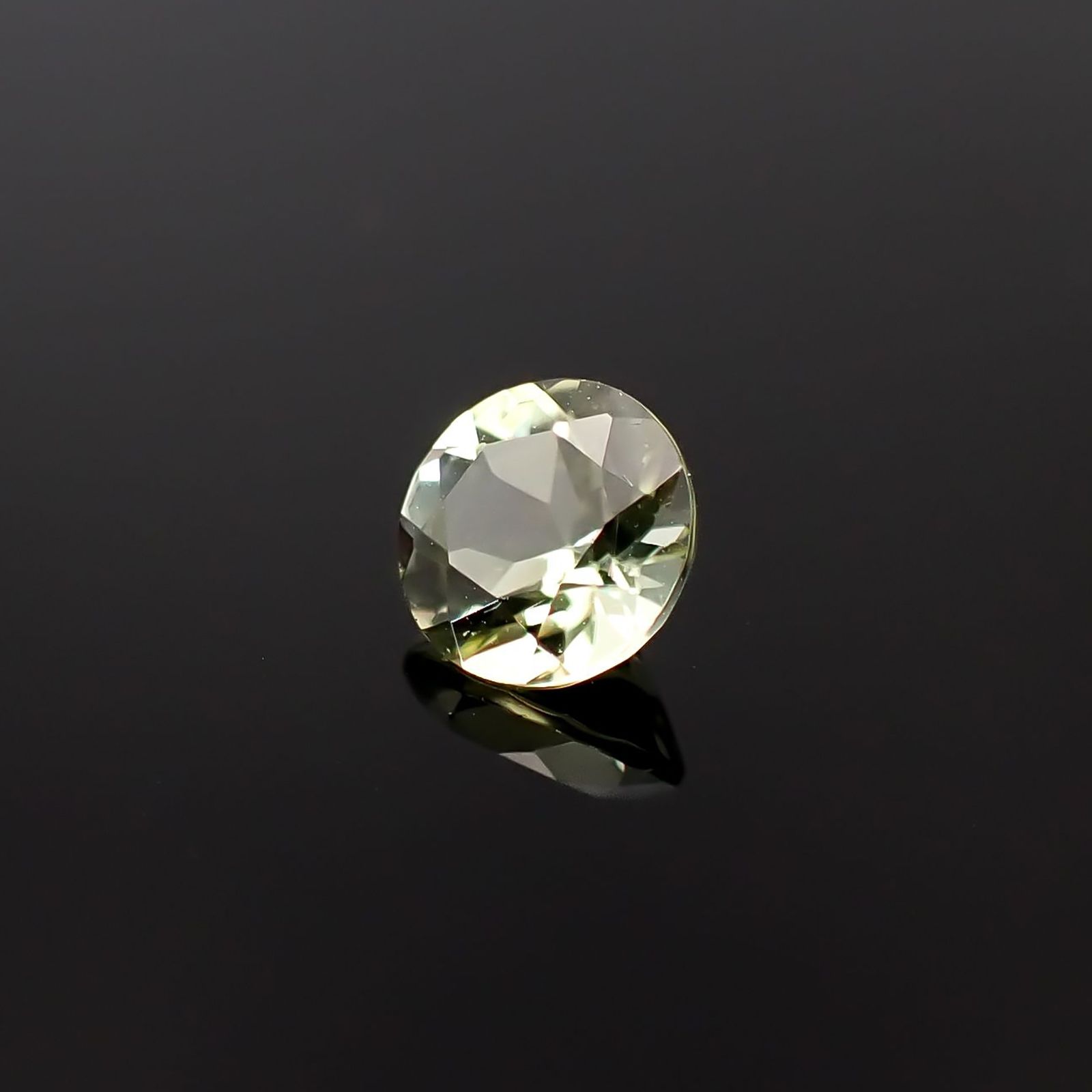 モンテブラサイト(宝石名モンテブラサイト)マダガスカル産 識別済 0.46ct / 5x5mm前後 [241229656]