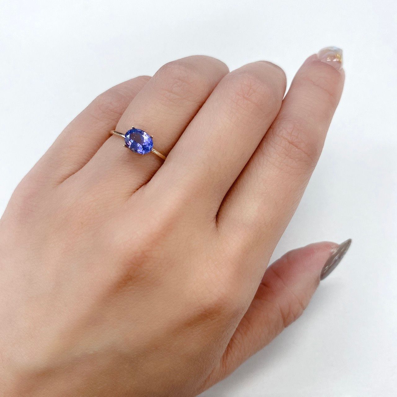 タンザナイト(宝石名タンザナイト) タンザニア産 1.04ct 識別済[210410066]7.1×5.3mm前後