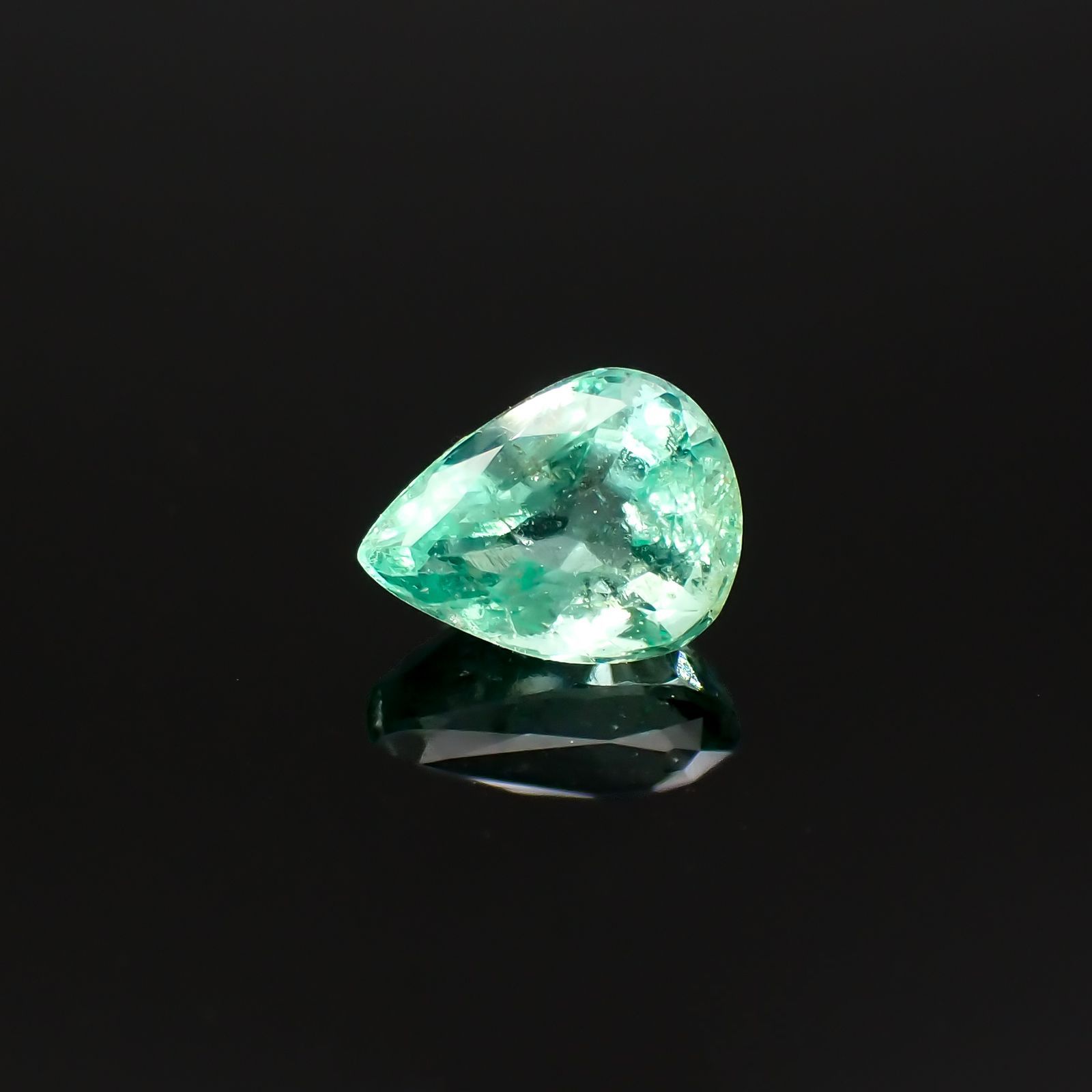 パステルカラーエメラルド コロンビア産 0.29ct[220918058]5.1x3.8mm前後