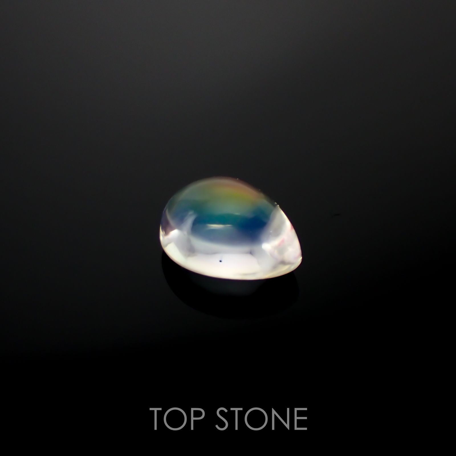 ◇バフカット◇レインボームーンストーン(宝石名ラブラドライト)マダガスカル産 1.25ct 識別済[220515913]7.7x5.9mm前後