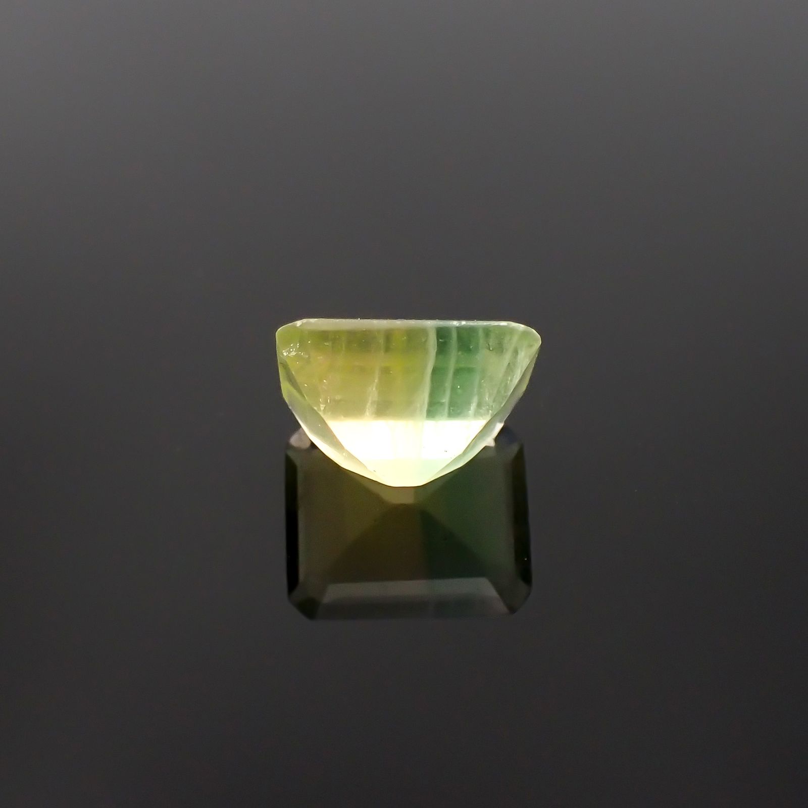 バイカラーフローライト フルオレッセンス ブラジル産 5.09ct[230722971]10.9x9mm前後