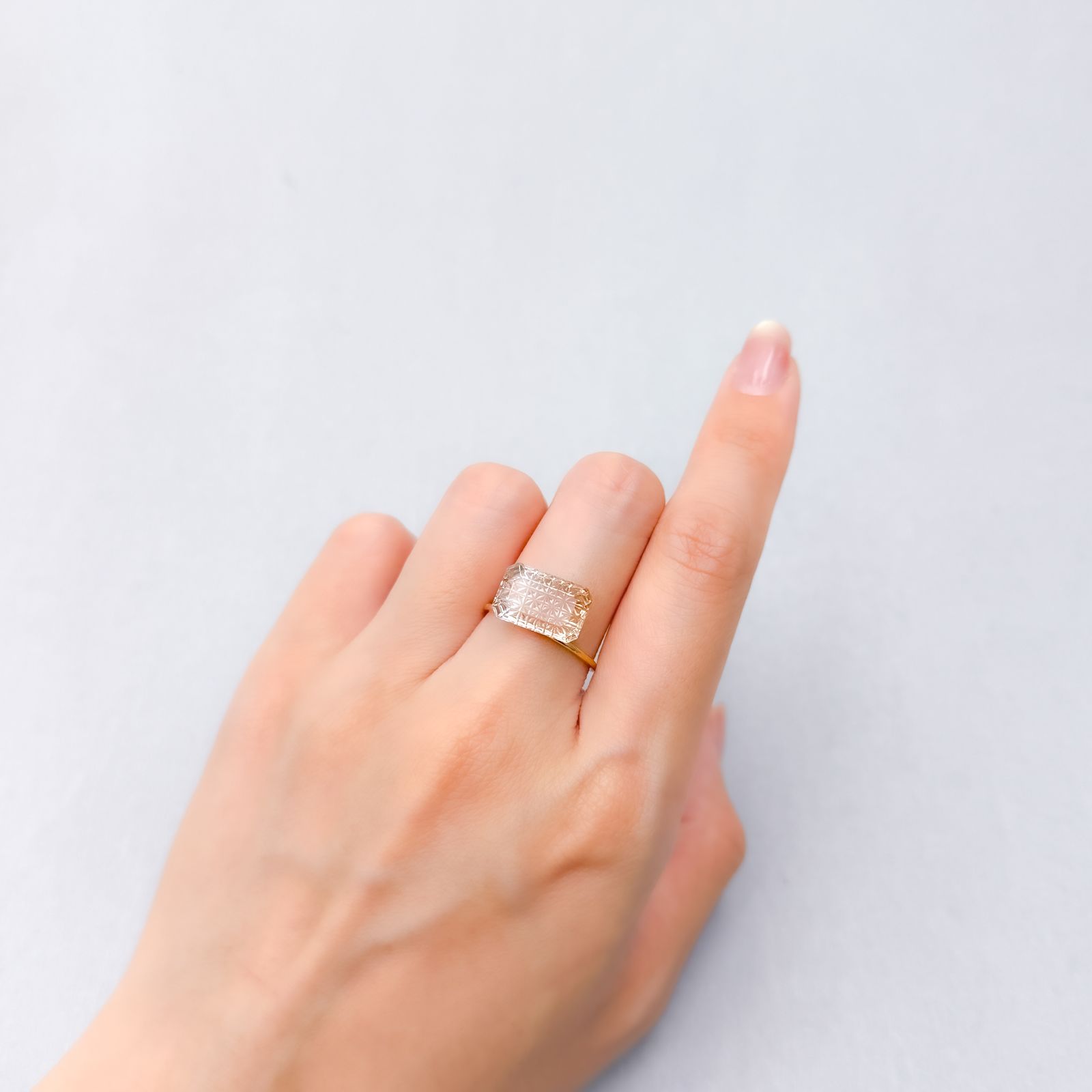 ◇甲州貴石切子Plus Three◇バイカラートパーズ カード付き ブラジル産 5.89ct [250630485]13.1x8.4mm前後