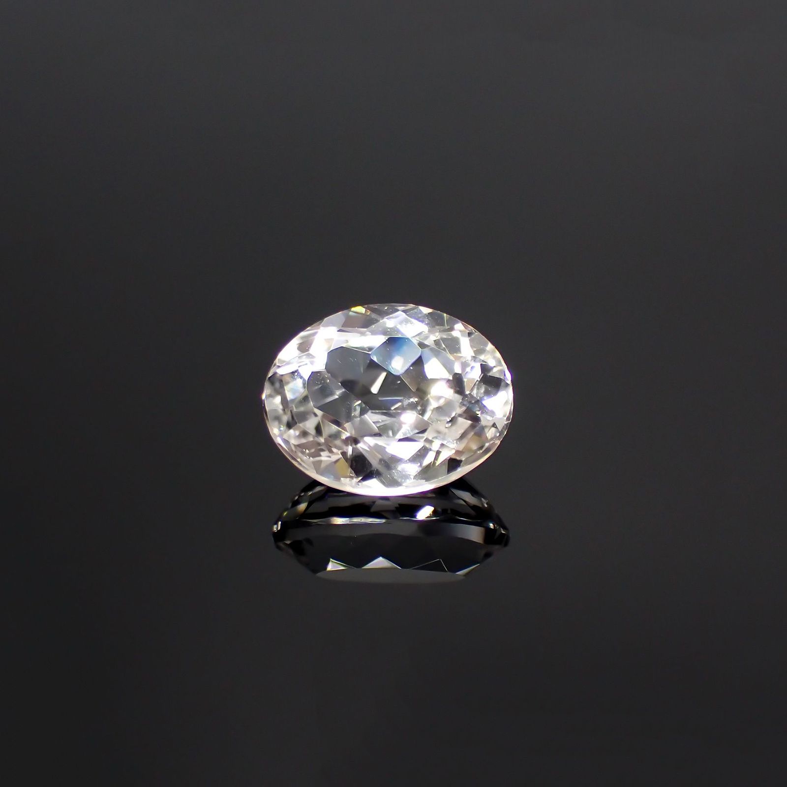カラーレススポジュミン(宝石名ホワイト・スポジュミン) ブラジル産 2.96ct 識別済[210812625]9.7×7.7mm前後
