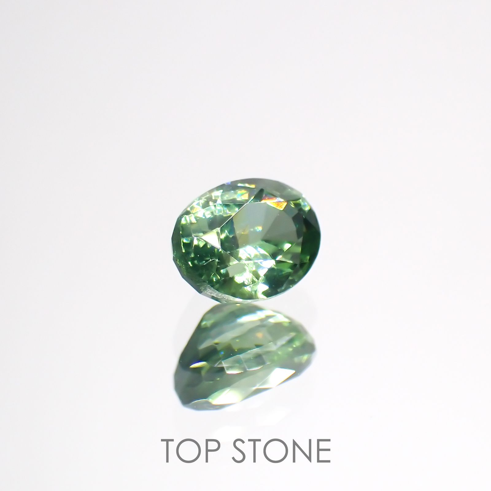 グリーンジルコン(宝石名ジルコン)スリランカ/カンボジア産 0.78ct 識別済[220114889]5.5x4.3mm前後