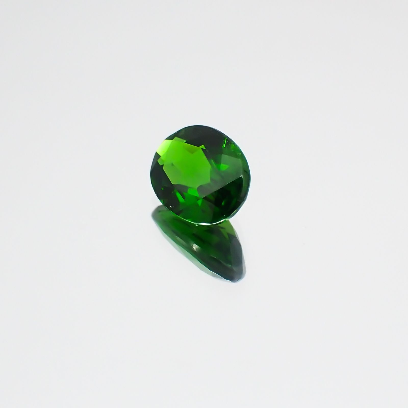 クロムダイオプサイド(宝石名クロム・ダイオプサイド)ロシア産 0.76ct 識別済[231124297]6.9x5mm前後