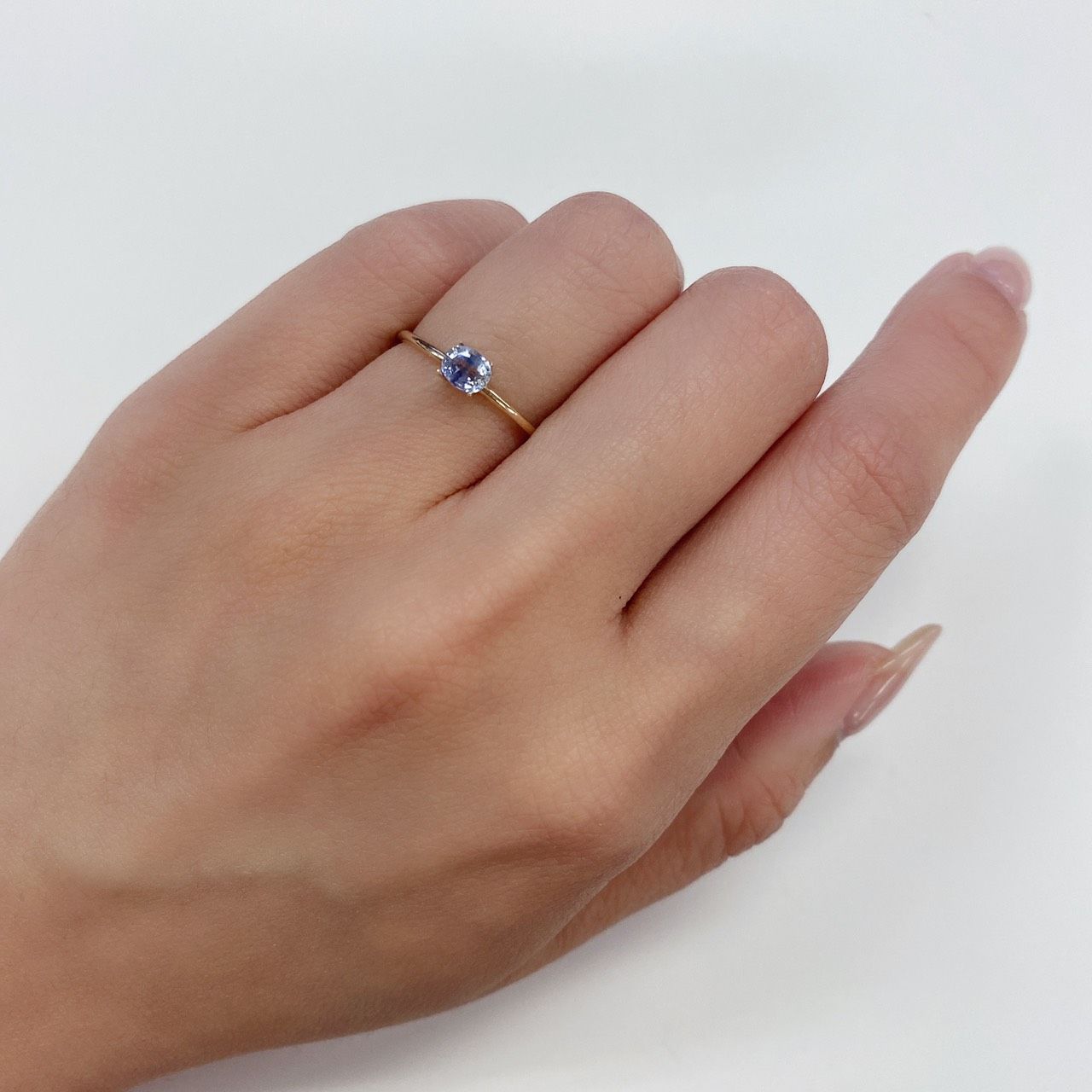 アイスブルーサファイア スリランカ・マダガスカル産 ルース 0.37ct[210711175]4.7×3.7mm前後