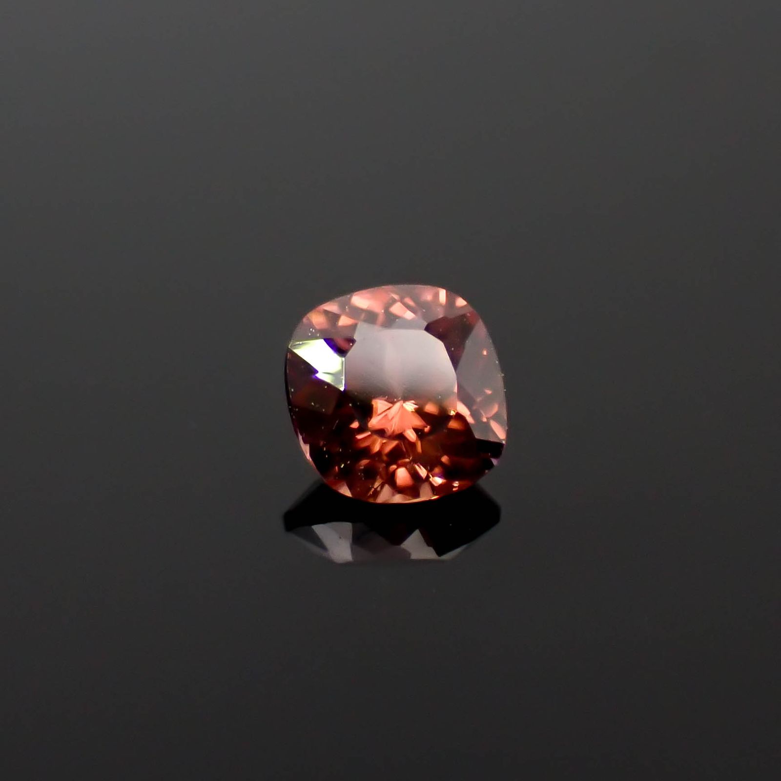 ピンクジルコン スリランカ/カンボジア産 0.58ct[240627924]4.5x4.4mm前後