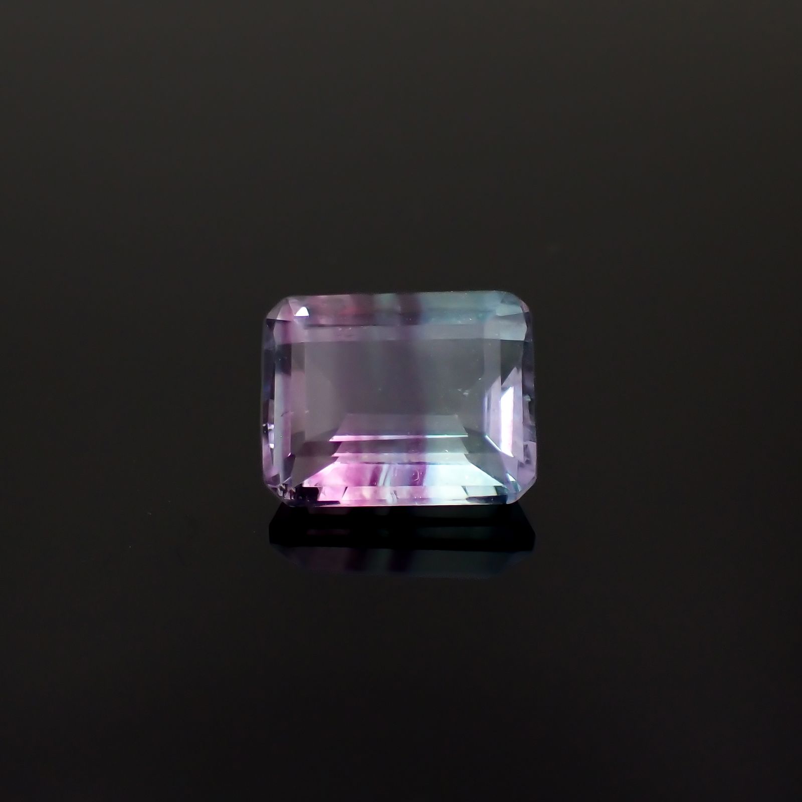 パーティカラーフローライト フルオレッセンス ブラジル産 4.04ct[230823266]10.1x8mm前後