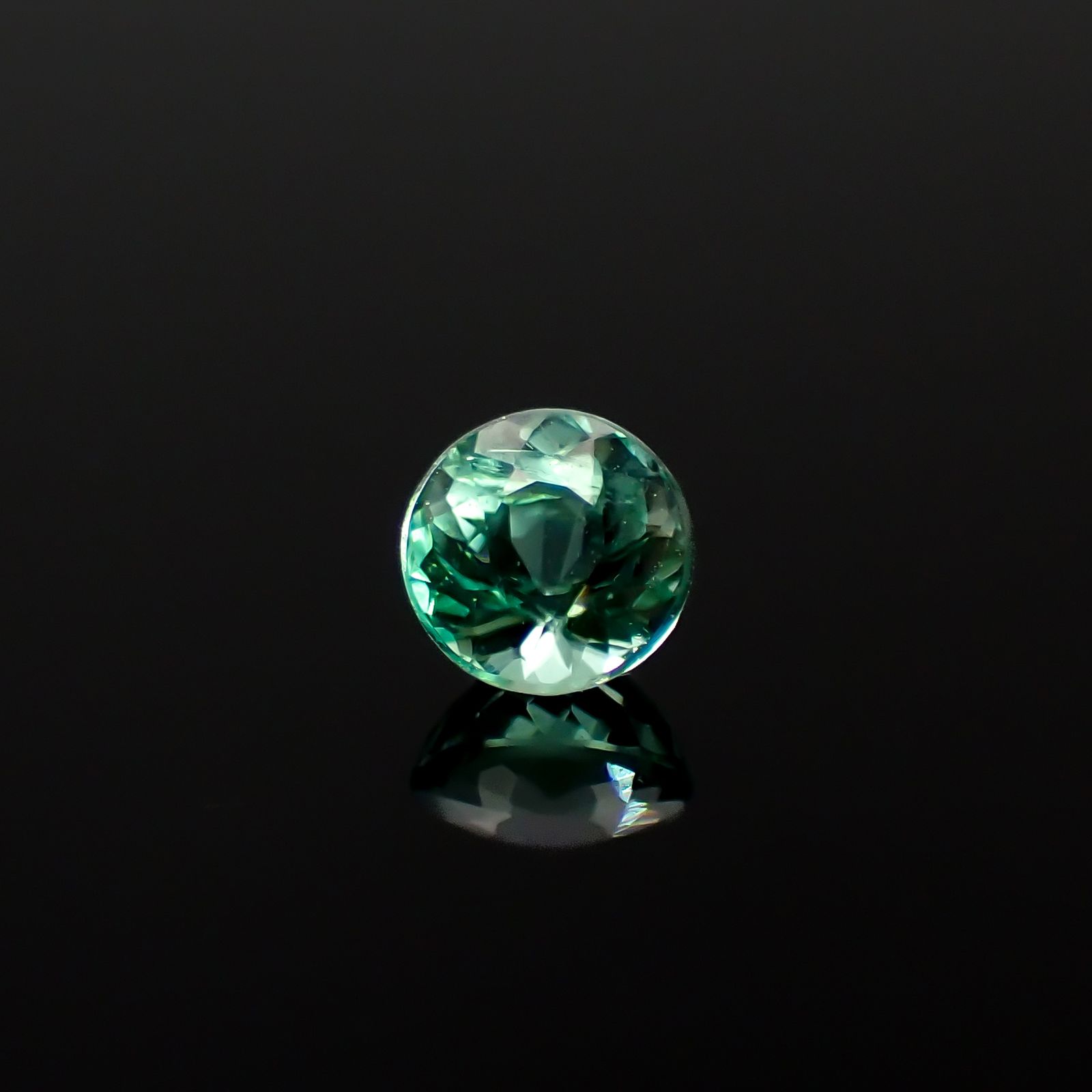 パライバトルマリン(宝石名トルマリン/別名パライバ・トルマリン)ブラジル・パライバ州バターリャ鉱山産 0.293ct ソ付(宝貴協)[240928758]3.97x3.95mm前後