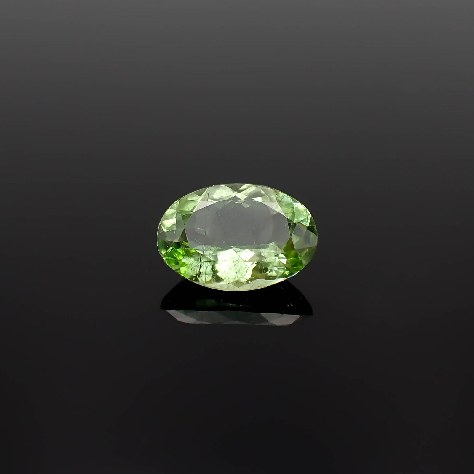 ルドウィジャイトインペリドット パキスタン産 3.29ct[240728522]11.4x8.1mm前後
