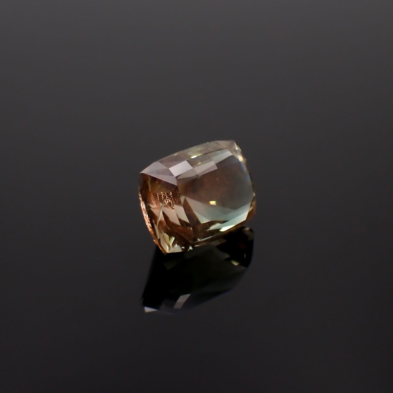 ◇バリオンカット◇バイカラーオレゴンサンストーン アメリカ・オレゴン州産 2.87ct[231224662]9.5x7mm前後