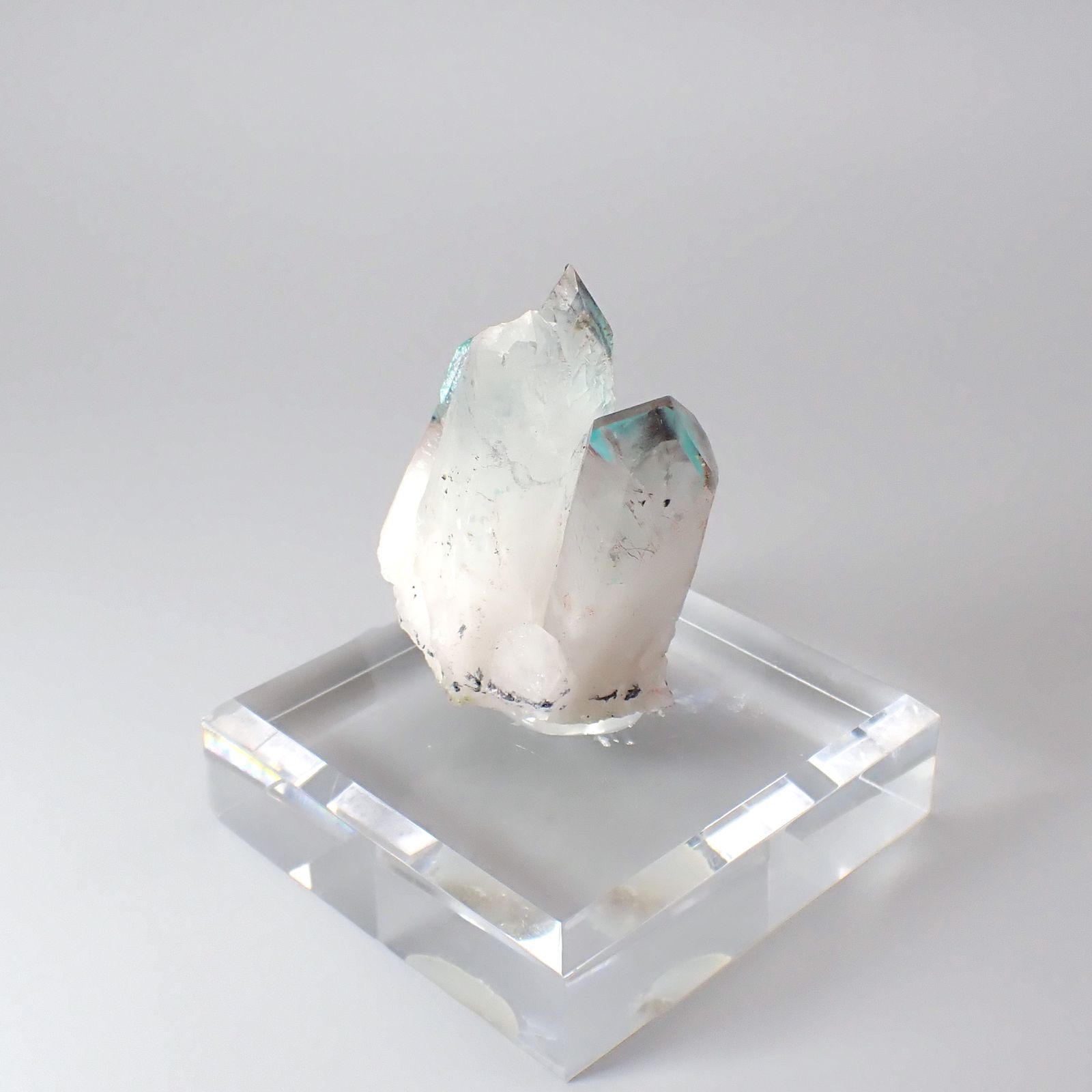 アホイトインクォーツ原石 南アフリカ・メッシーナ鉱山産 アクリル台座付き 378.48ct(75.69g) / 40.5x36.6x59.7mm前後 [260532293]