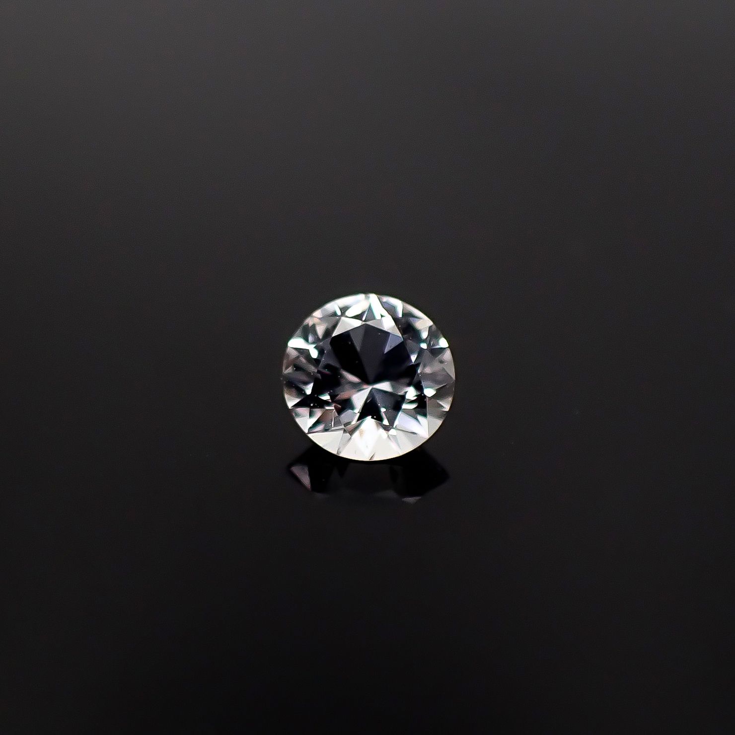 フェナカイト ロシア産 0.44ct / 5.2x5.1mm前後 [260231707]