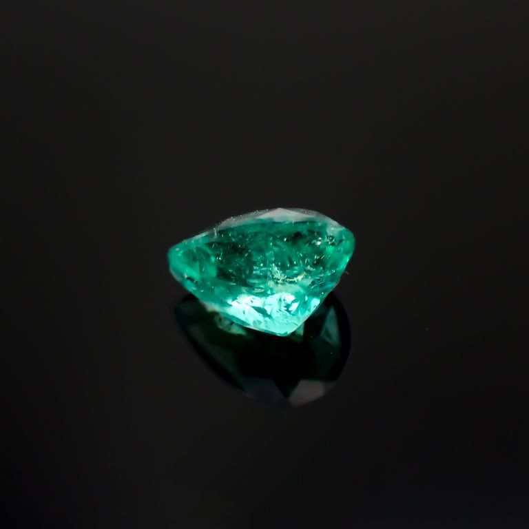 パライバトルマリン(宝石名トルマリン/別名パライバ・トルマリン)ブラジル・キントス鉱山産 0.412ct ソ付(宝貴協)[221018730]5.4x4mm前後