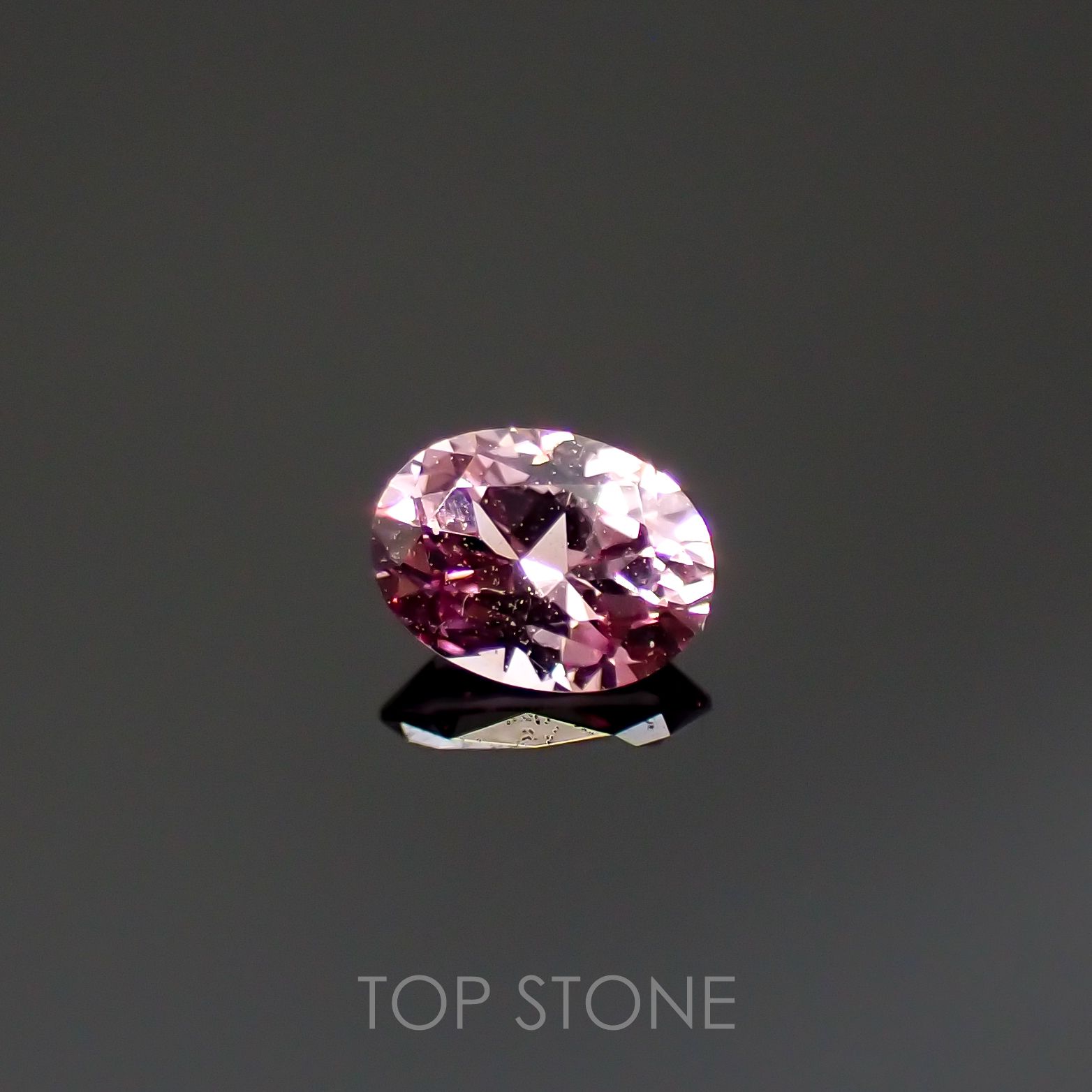 カラーシフトマラヤガーネット(宝石名ガーネット)タンザニア産 0.18ct 識別済[220515841]3.9x2.8mm前後