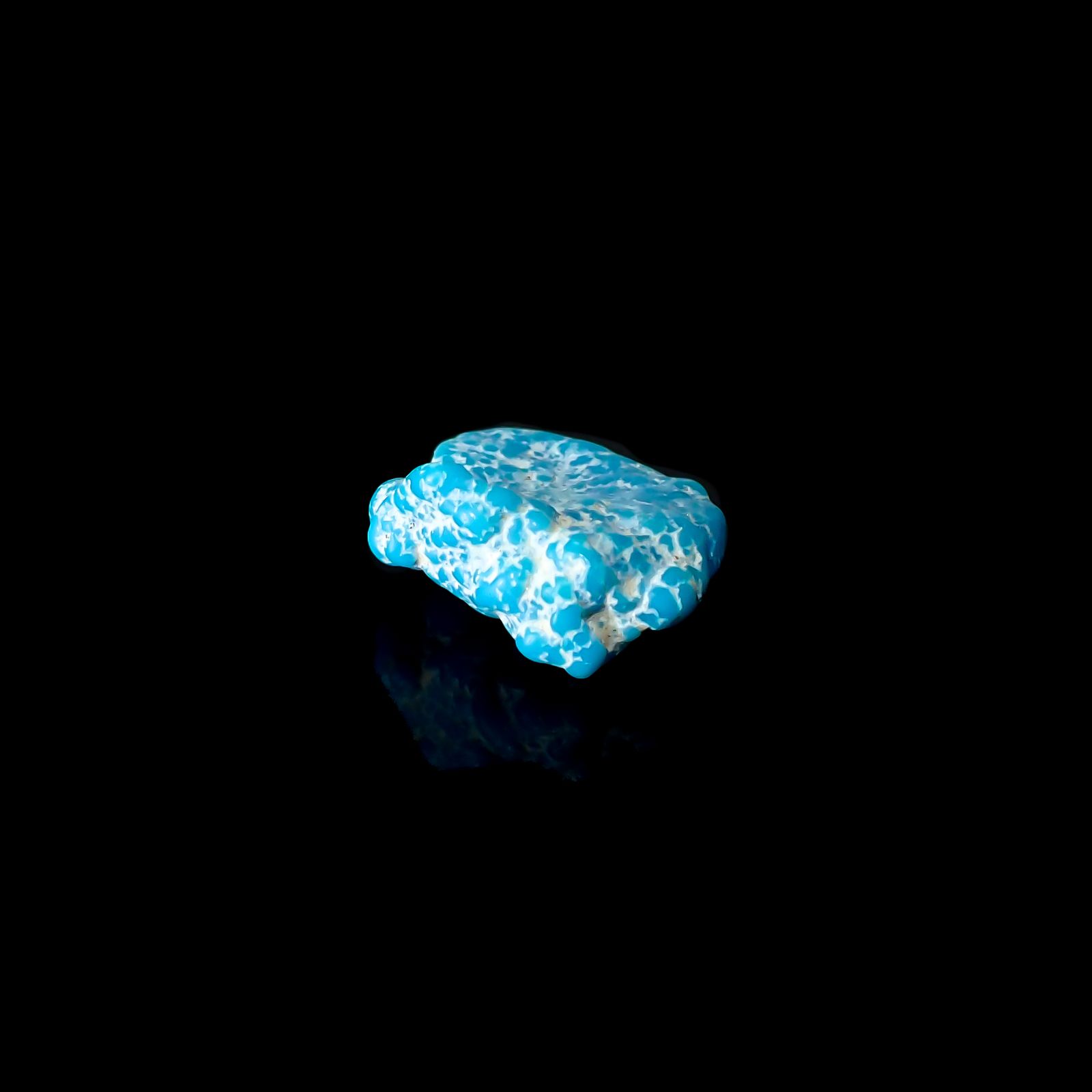 ターコイズ 原石 アメリカ・アリゾナ州キングマン産 5.82ct[240226368]14.4x11.4mm前後