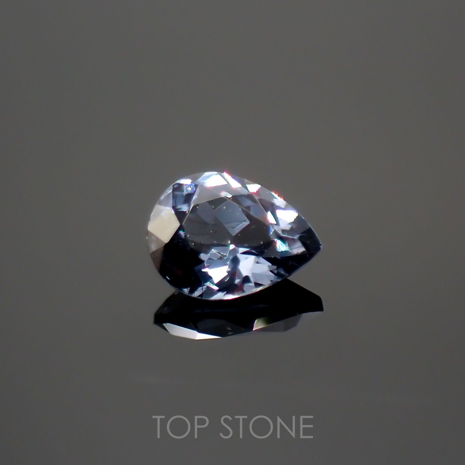 カラーチェンジガーネット アレキタイプ(宝石名ガーネット)マダガスカル・ベキリー産 0.19ct 識別済[220616434]4.2x3.2mm前後