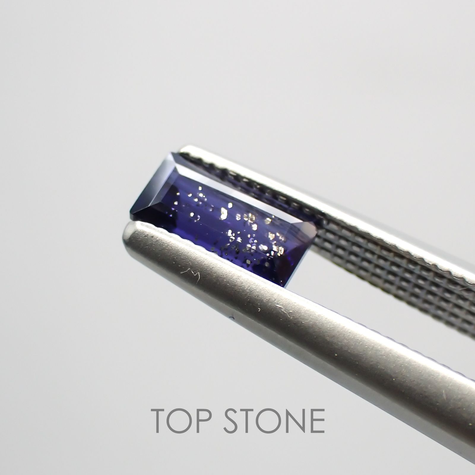 アイオライトサンストーン ブラジル・インド産 ルース 0.38ct[210310442]6.1×3mm前後