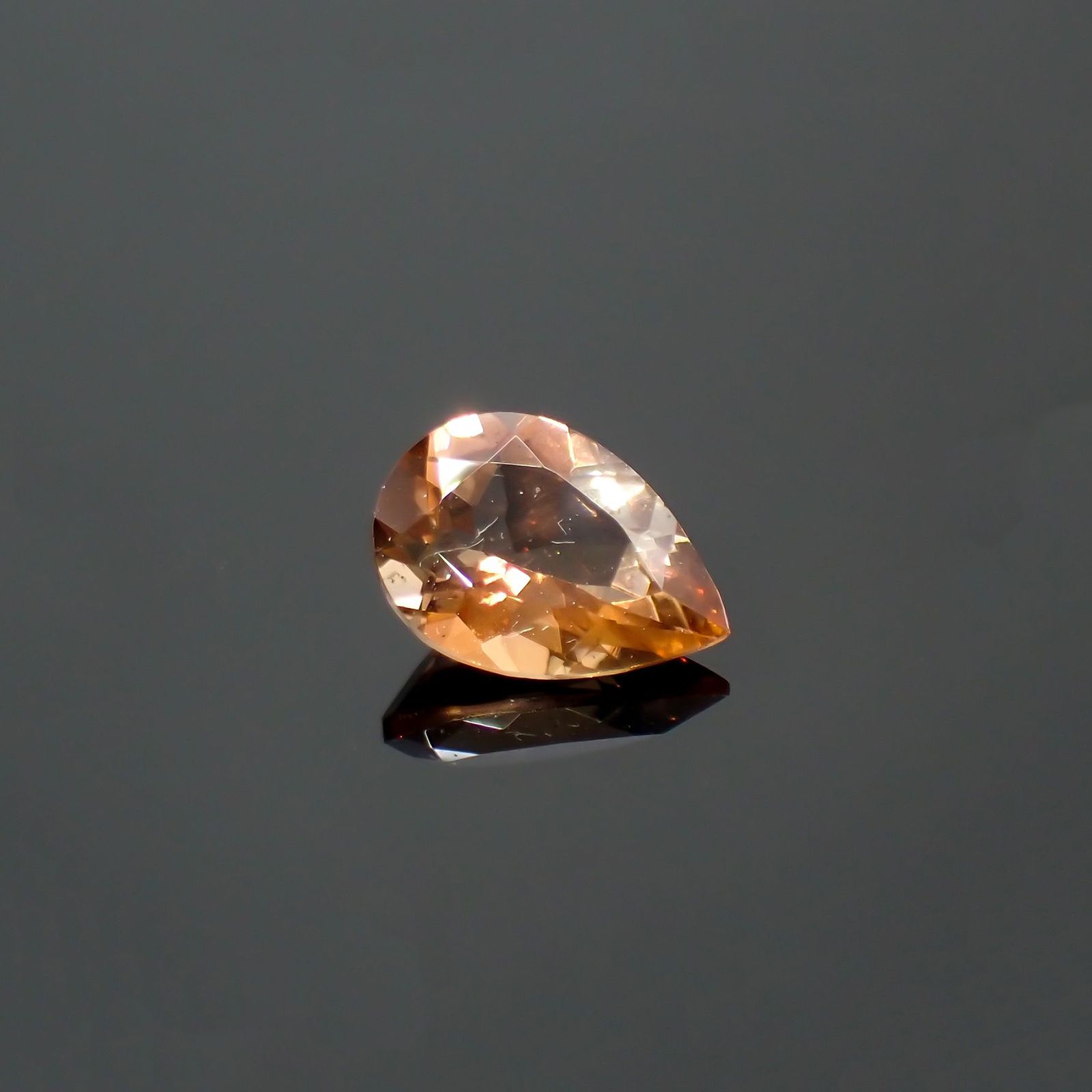 アンダリュサイト(宝石名アンダリュサイト)スリランカ/モザンビーク産 0.61ct 識別済[220114425]6.8x4.9mm前後