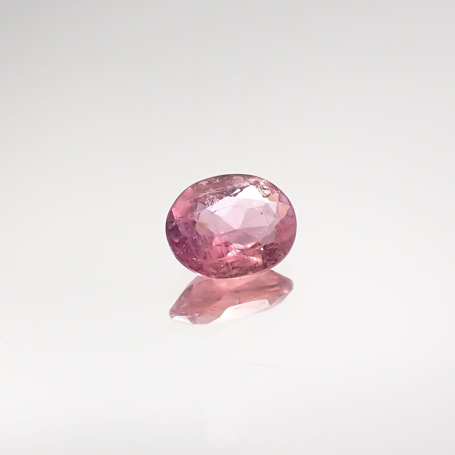 ペツォッタイト(ラズベリル)(宝石名ペツォッタイト) マダガスカル産 0.303ct ソ付(彩珠)[210711799]5.1×3.9mm前後
